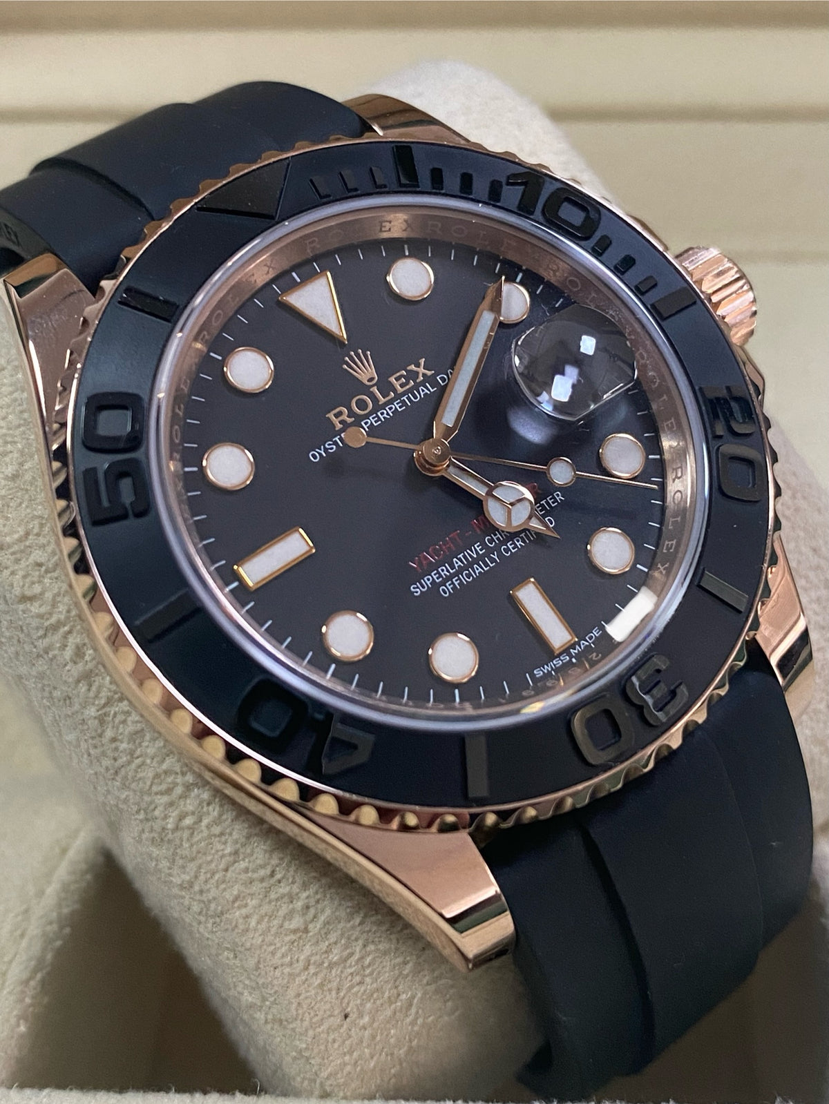 Rolex Everose Gold Yacht-Master 40 - Black Dial - Oysterflex Strap - 116655