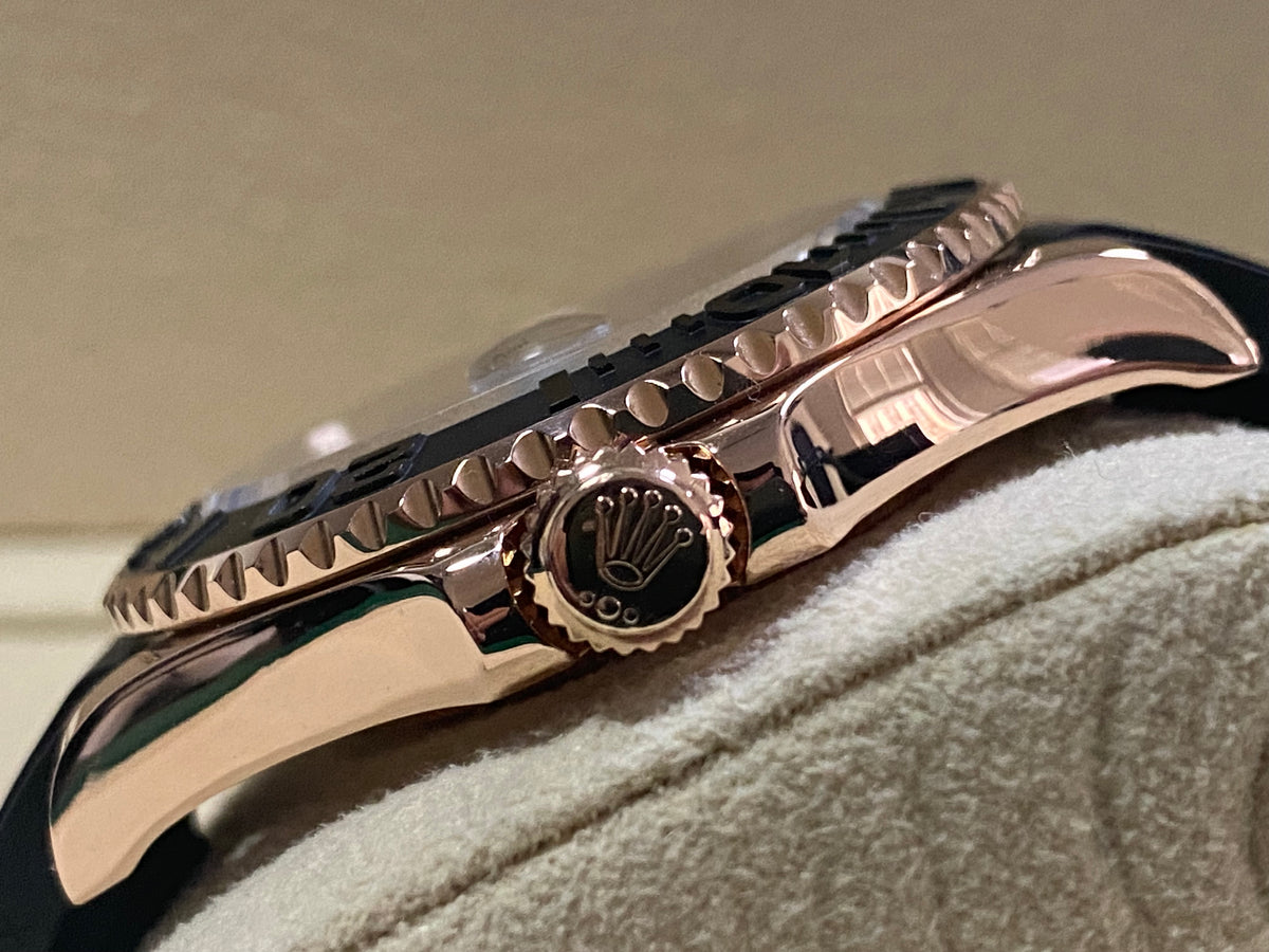 Rolex Everose Gold Yacht-Master 40 - Black Dial - Oysterflex Strap - 116655