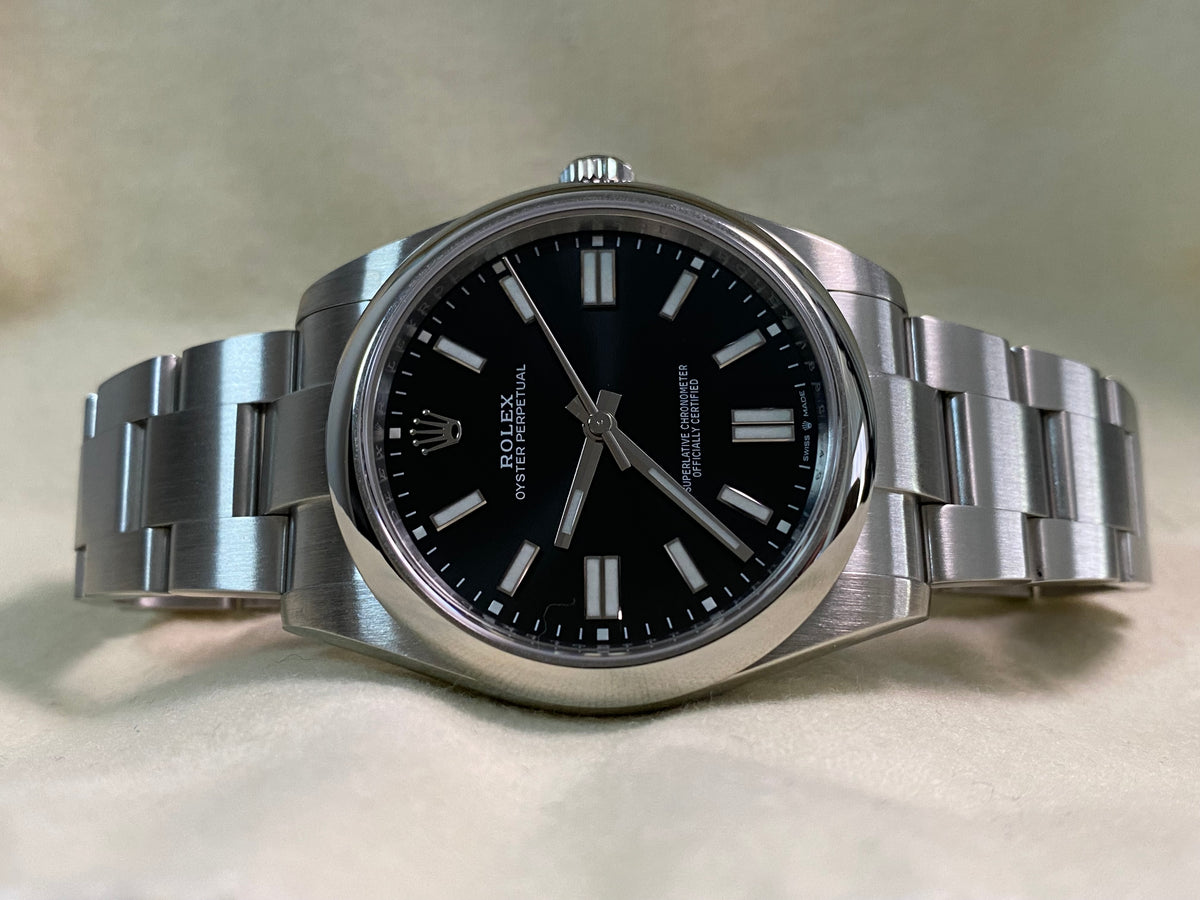 Rolex Oyster Perpetual 41 - 2024 - Domed Bezel - Black Index Dial - Oyster Bracelet - 124300 *FULL SET*