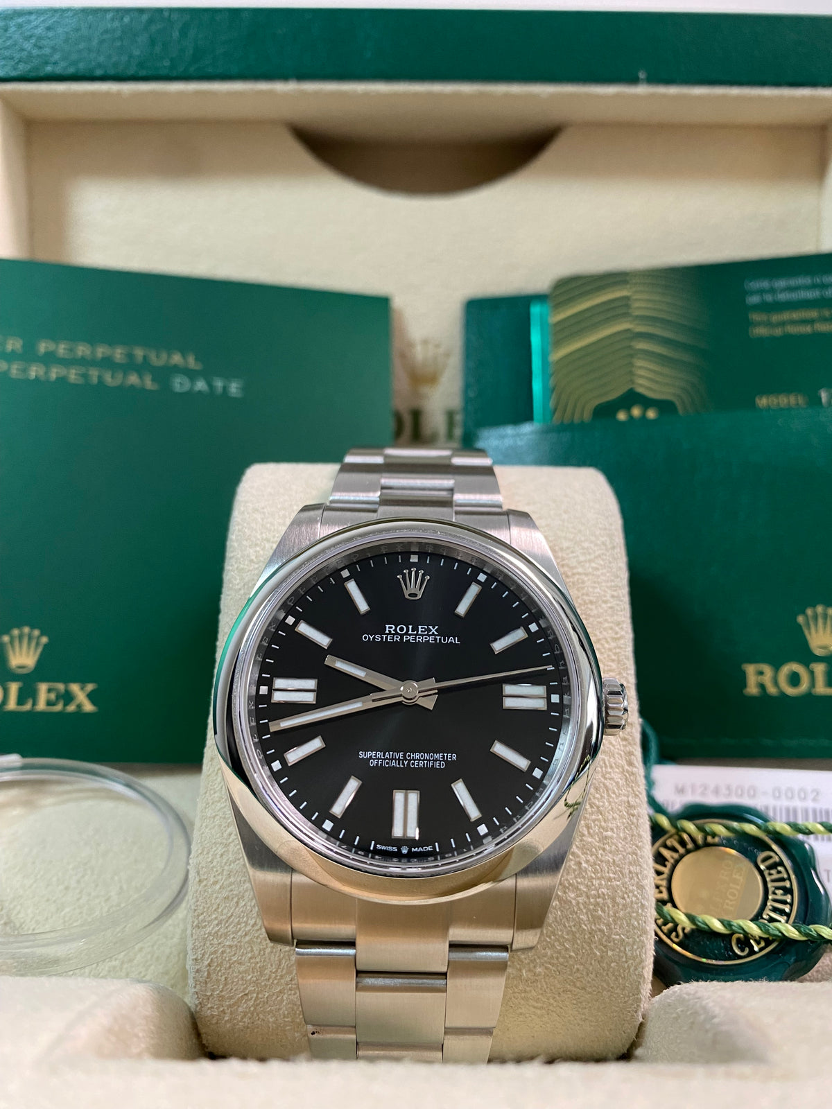 Rolex Oyster Perpetual 41 - 2024 - Domed Bezel - Black Index Dial - Oyster Bracelet - 124300 *FULL SET*