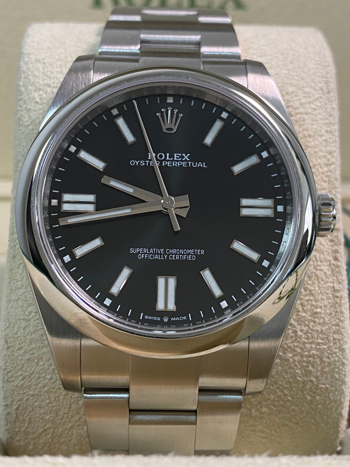 Rolex Oyster Perpetual 41 - 2024 - Domed Bezel - Black Index Dial - Oyster Bracelet - 124300 *FULL SET*