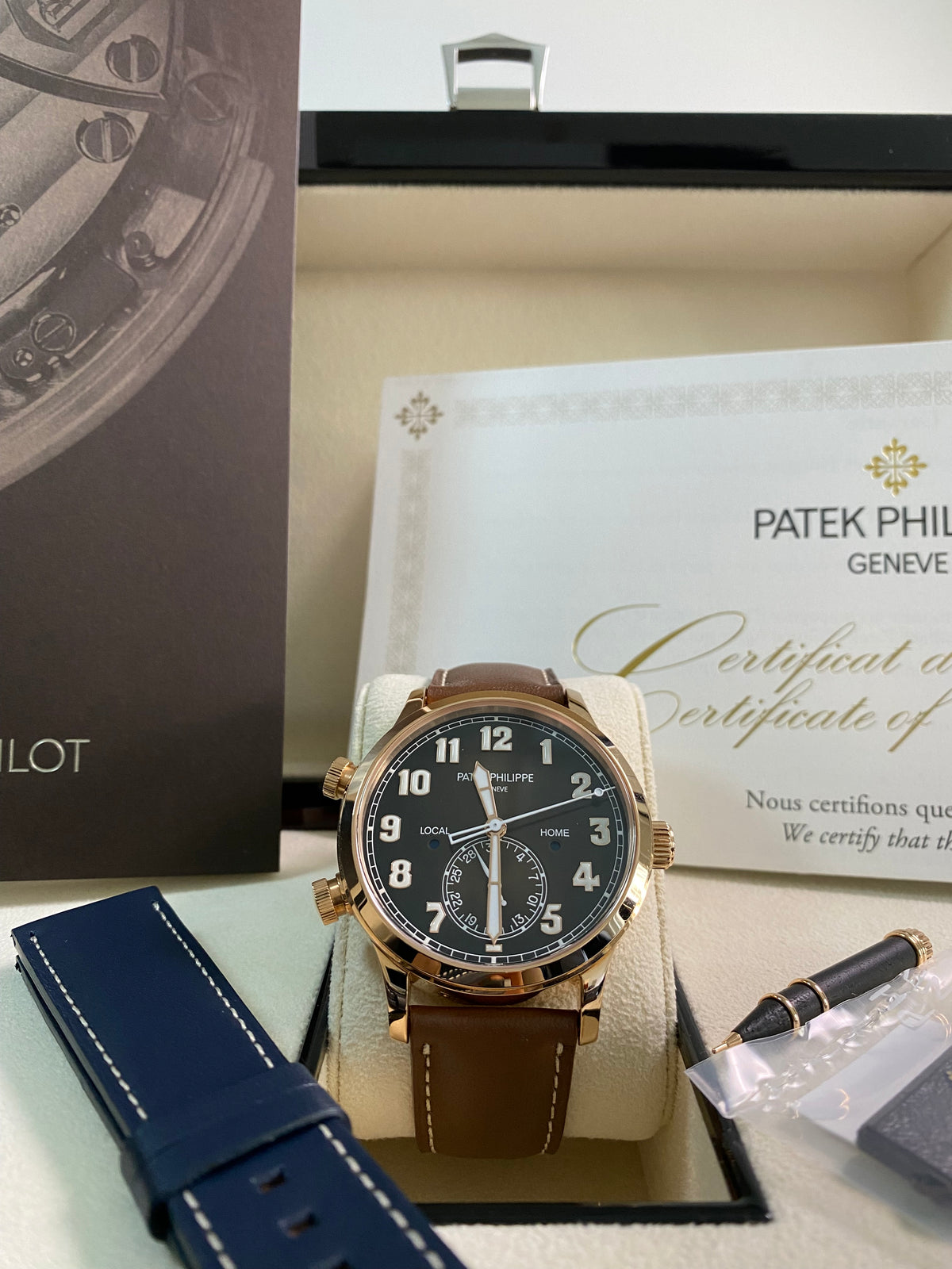 Patek Philippe Complications Calatrava Pilot Travel Time - 42 mm - 2023 - Rose Gold - Chocolate Dial - 5524R-001 *FULL SET*