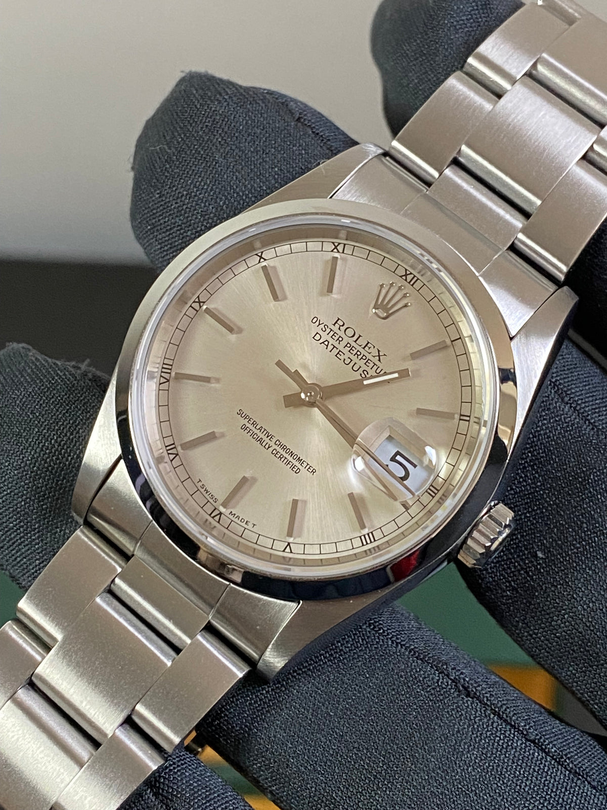 Rolex Steel Datejust 36 - U Serial - Smooth Bezel - Silver Index Dial - Oyster Bracelet - 16200