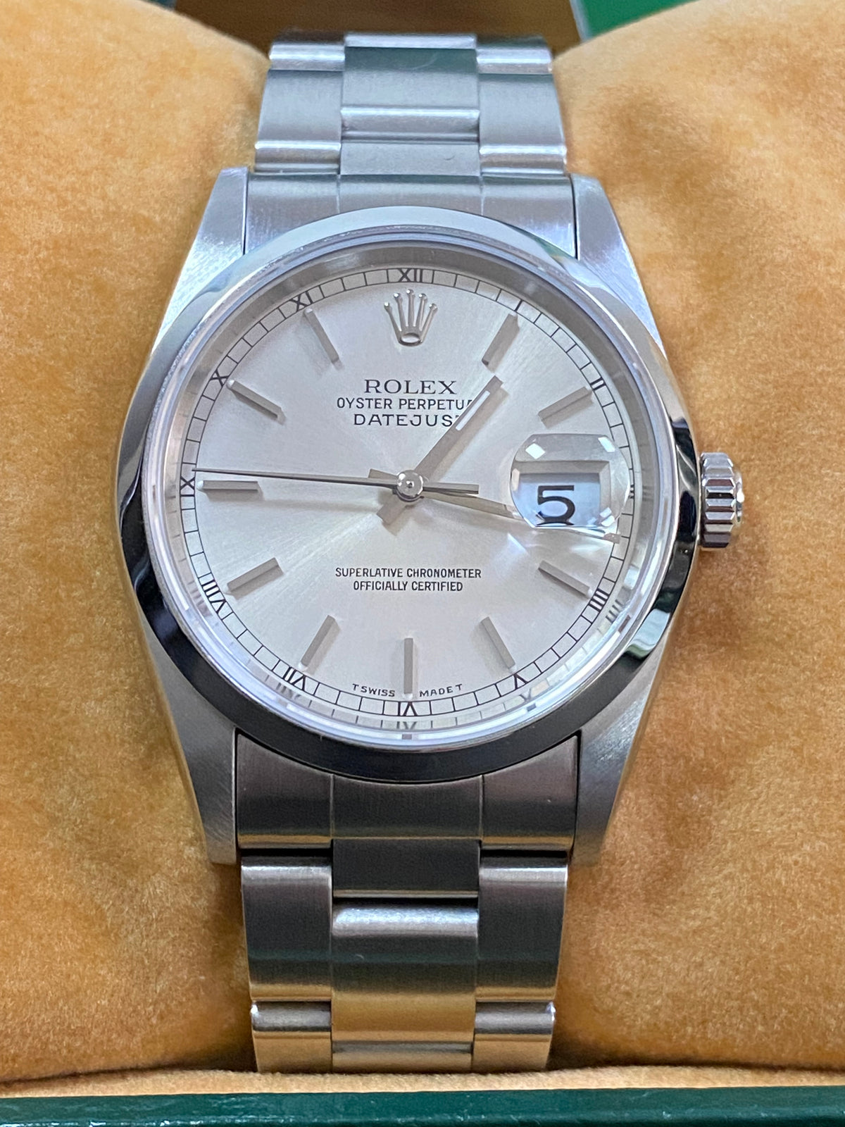 Rolex Steel Datejust 36 - U Serial - Smooth Bezel - Silver Index Dial - Oyster Bracelet - 16200