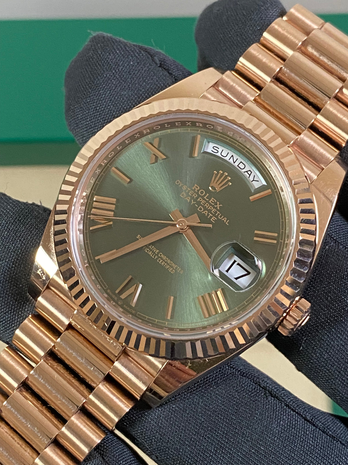 Rolex Everose Gold Day-Date 40 - 2020 - Fluted Bezel - Olive Green Roman Dial - President Bracelet - 228235 FULL SET