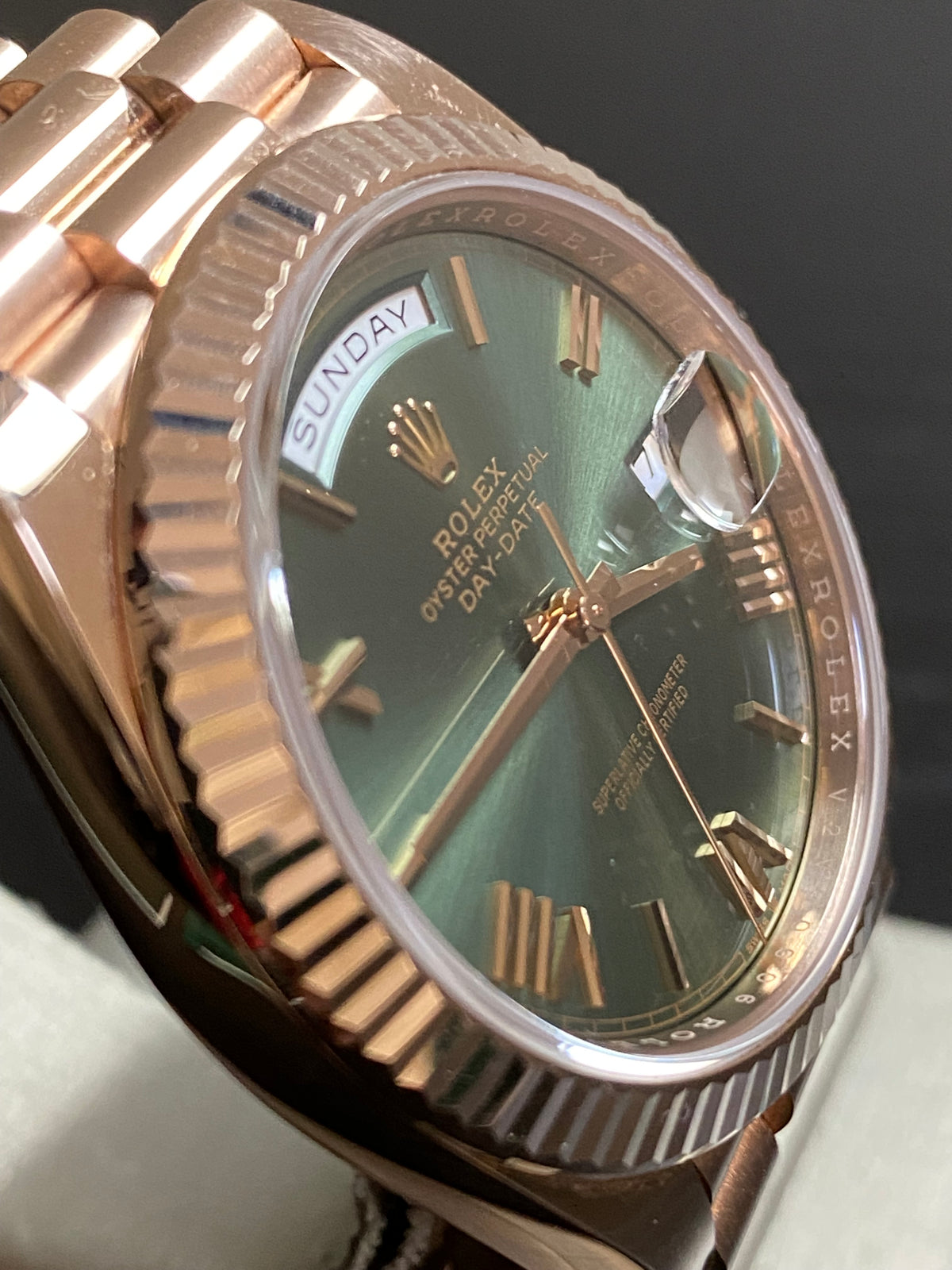 Rolex Everose Gold Day-Date 40 - 2020 - Fluted Bezel - Olive Green Roman Dial - President Bracelet - 228235 FULL SET