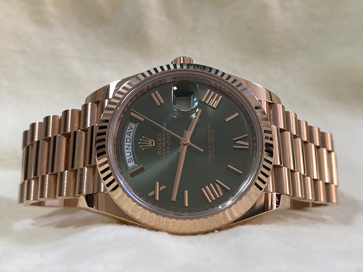 Rolex Everose Gold Day-Date 40 - 2020 - Fluted Bezel - Olive Green Roman Dial - President Bracelet - 228235 FULL SET