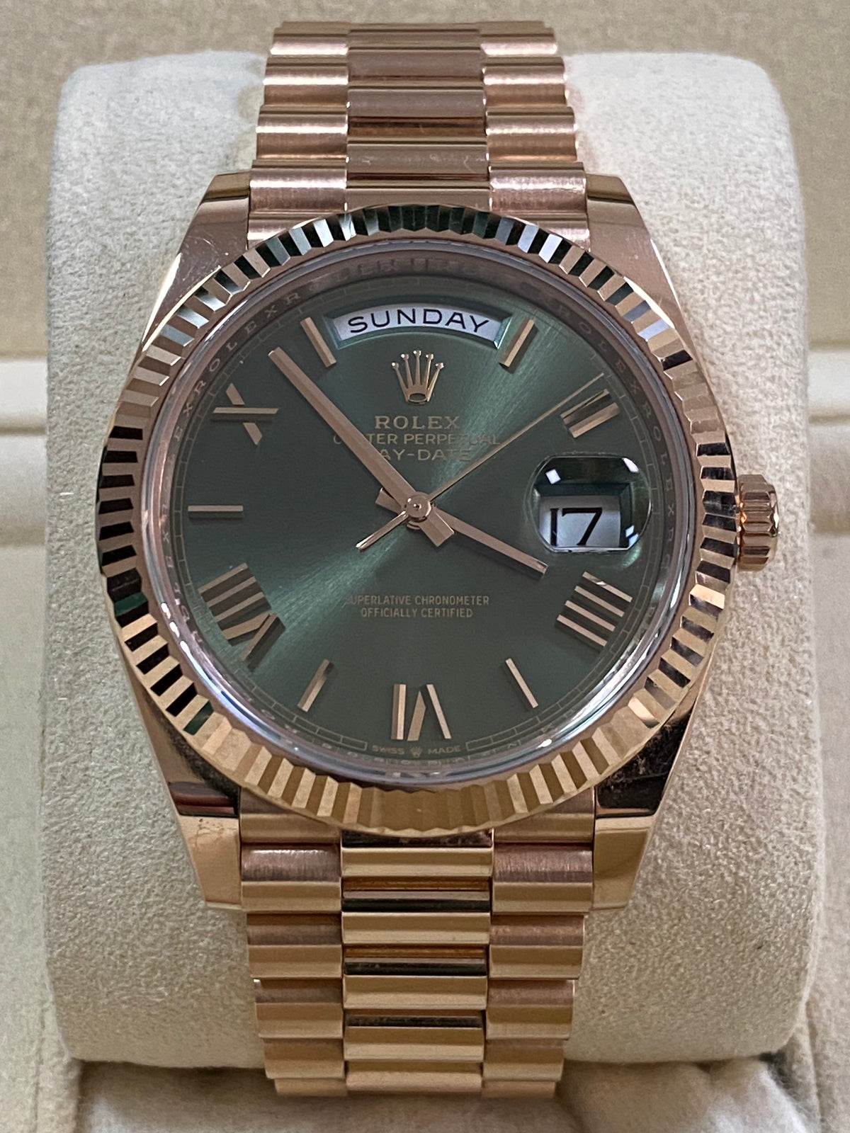 Rolex Everose Gold Day-Date 40 - 2020 - Fluted Bezel - Olive Green Roman Dial - President Bracelet - 228235 FULL SET