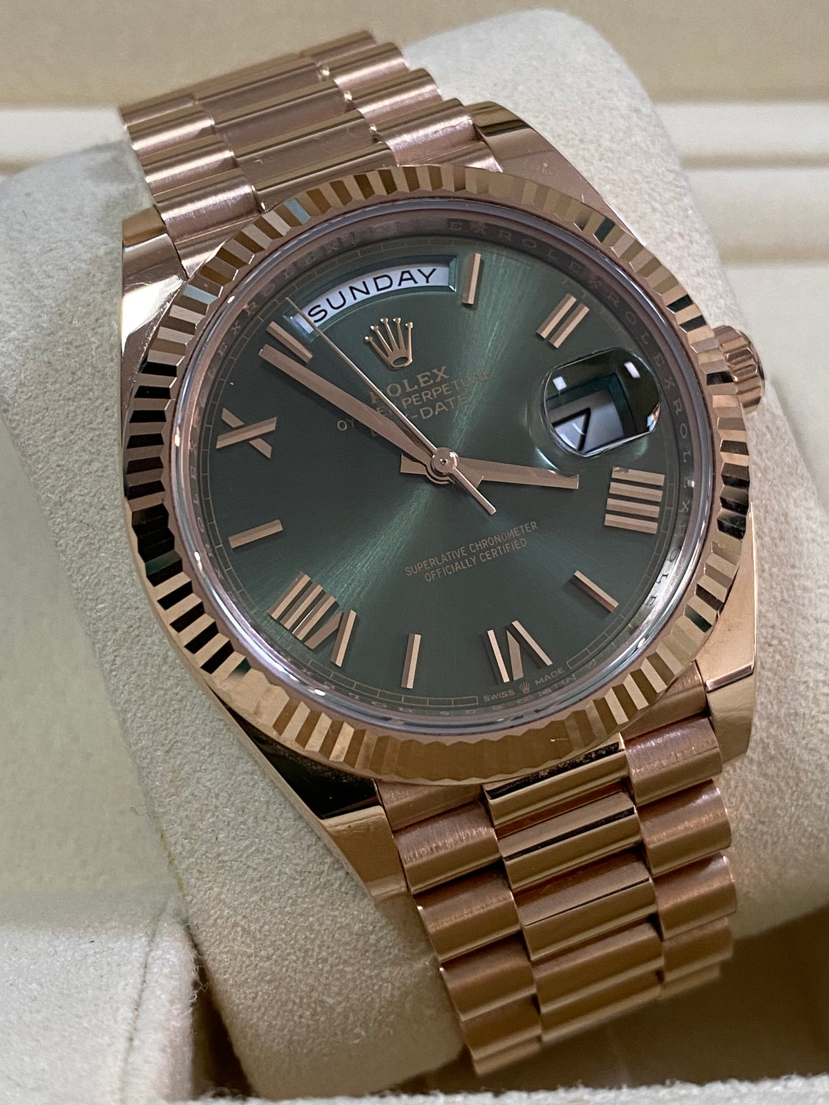 Rolex Everose Gold Day-Date 40 - 2020 - Fluted Bezel - Olive Green Roman Dial - President Bracelet - 228235 FULL SET