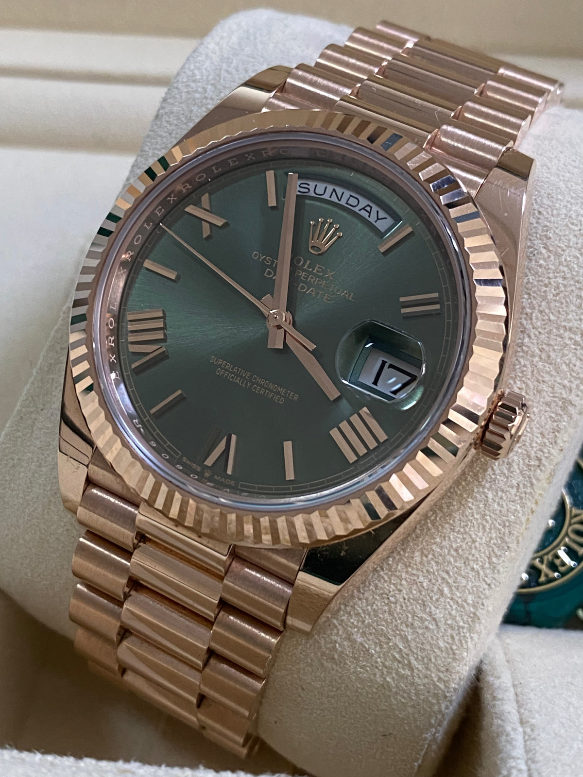 Rolex Everose Gold Day-Date 40 - 2020 - Fluted Bezel - Olive Green Roman Dial - President Bracelet - 228235 FULL SET