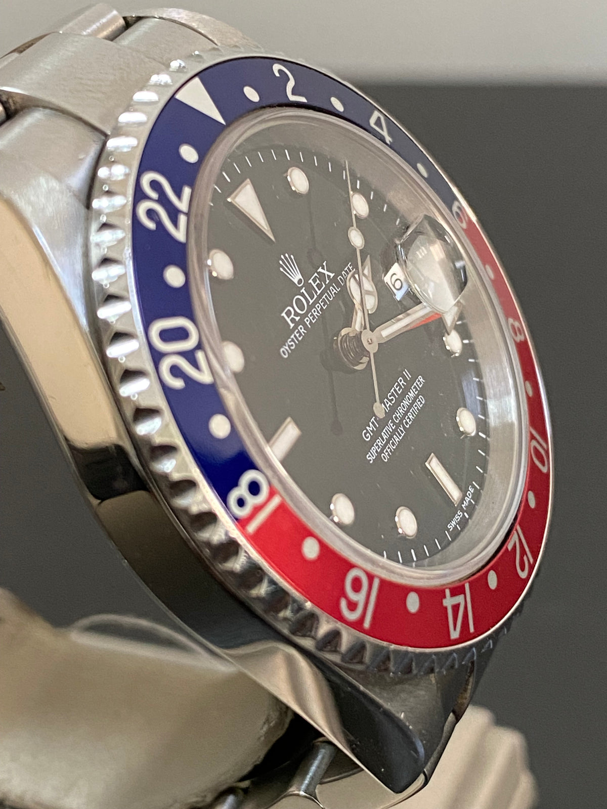 Rolex Steel GMT-Master II - D Serial - "Pepsi" Pre Ceramic Bezel - Black Dial - Oyster Bracelet - 16710 FULL SET