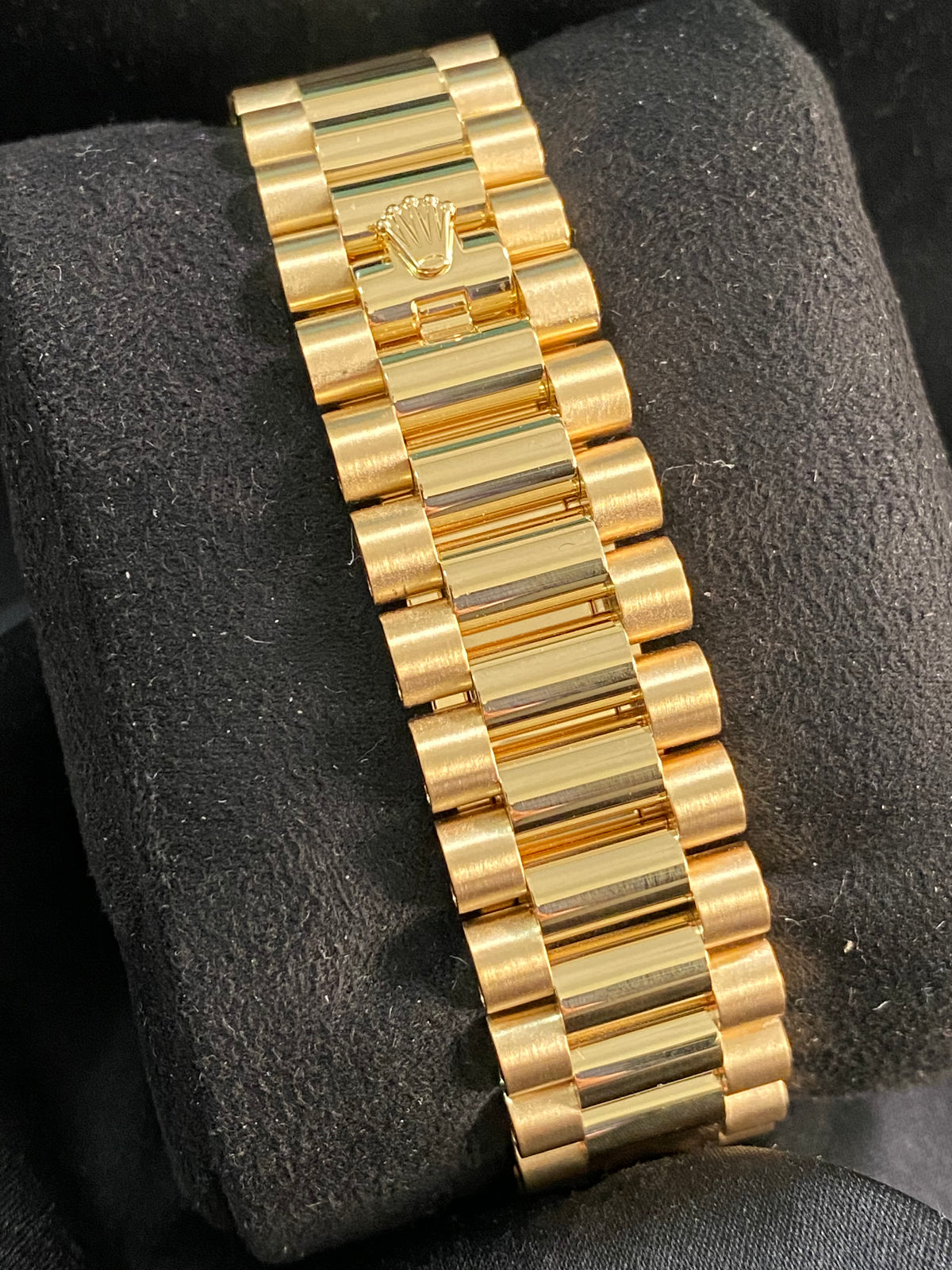 Rolex Yellow Gold Day-Date 40 - 2017 - Fluted Bezel - Silver Index Dial - President Bracelet - 228238 *FULL SET*