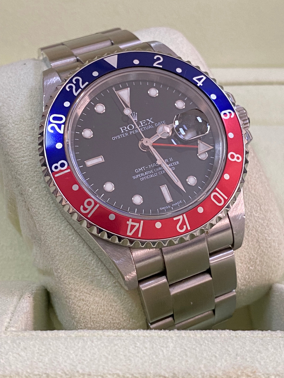 Rolex Steel GMT-Master II - D Serial - "Pepsi" Pre Ceramic Bezel - Black Dial - Oyster Bracelet - 16710 FULL SET