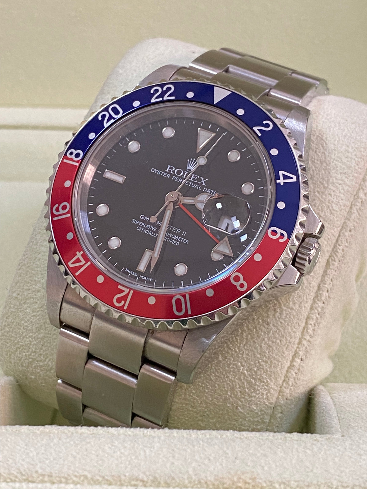 Rolex Steel GMT-Master II - D Serial - "Pepsi" Pre Ceramic Bezel - Black Dial - Oyster Bracelet - 16710 FULL SET