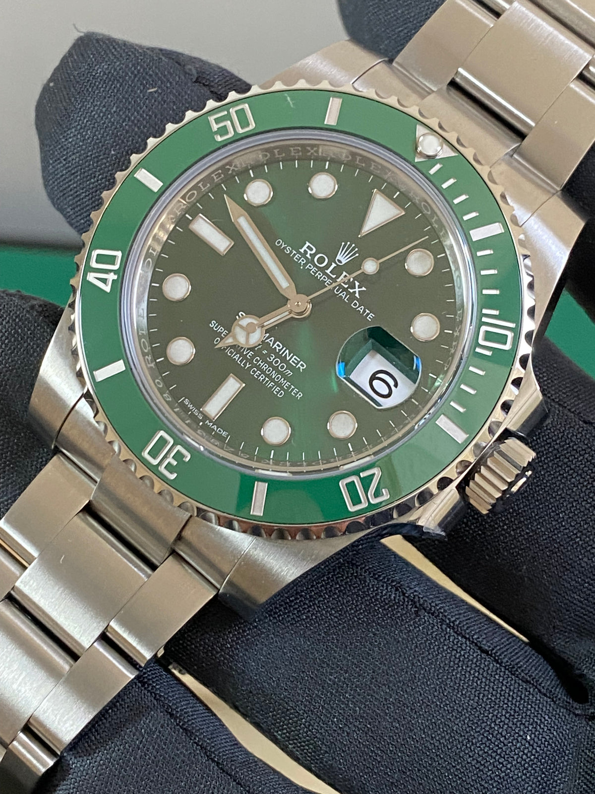 Rolex Steel Submariner Date - 2020 - "Hulk" - Green Dial - 116610LV New Style Card *FULL SET*