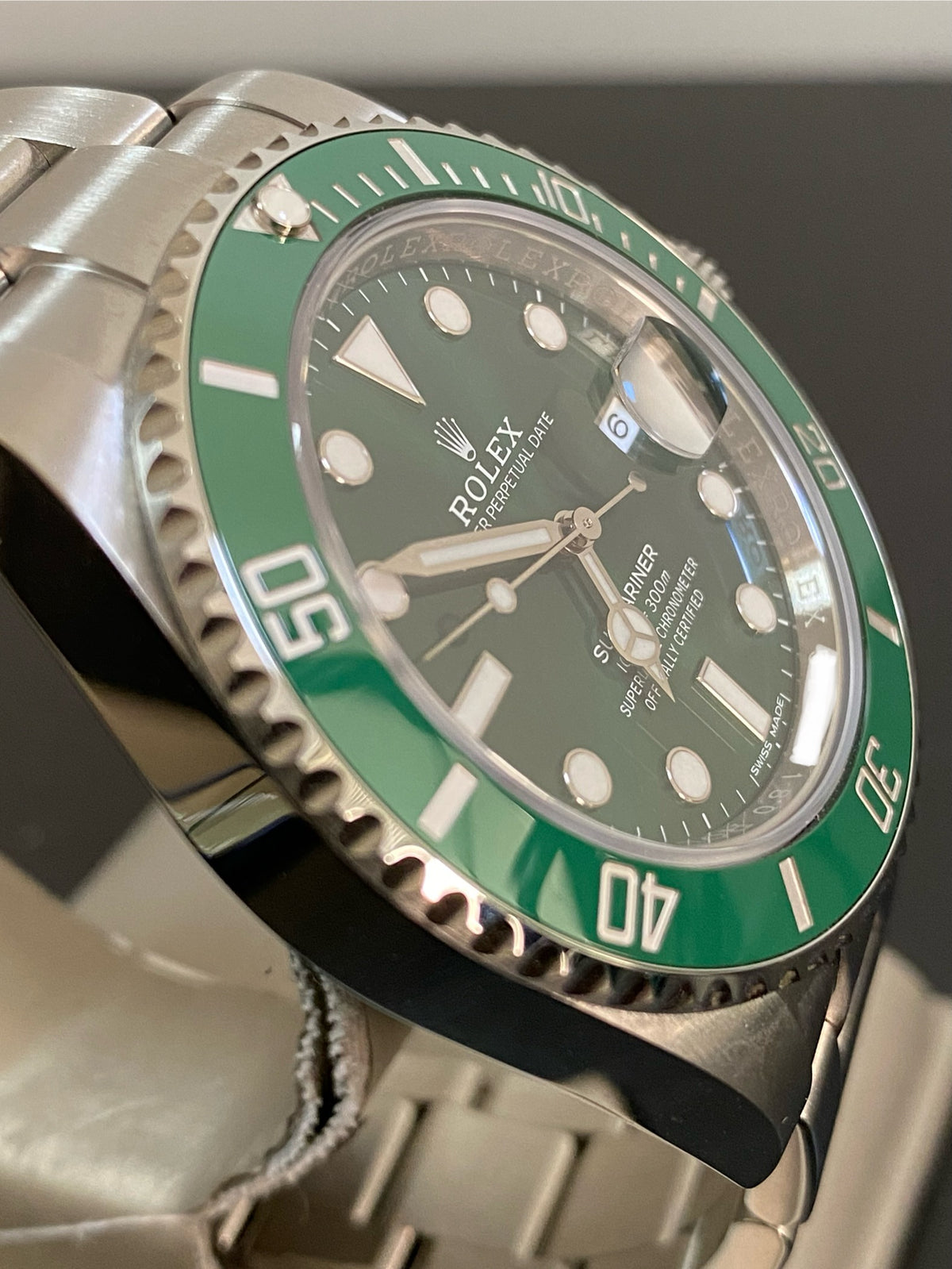 Rolex Steel Submariner Date - 2020 - "Hulk" - Green Dial - 116610LV New Style Card *FULL SET*