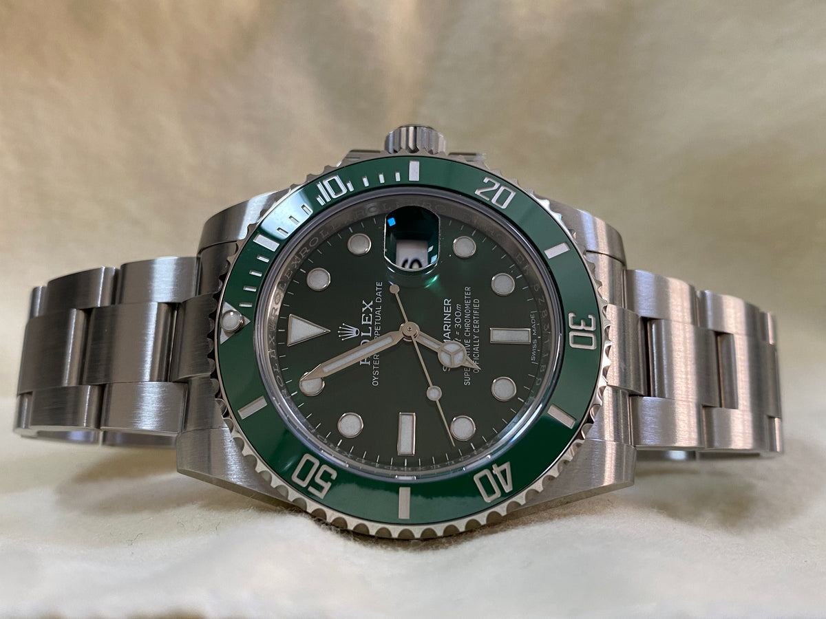 Rolex Steel Submariner Date - 2020 - "Hulk" - Green Dial - 116610LV New Style Card *FULL SET*