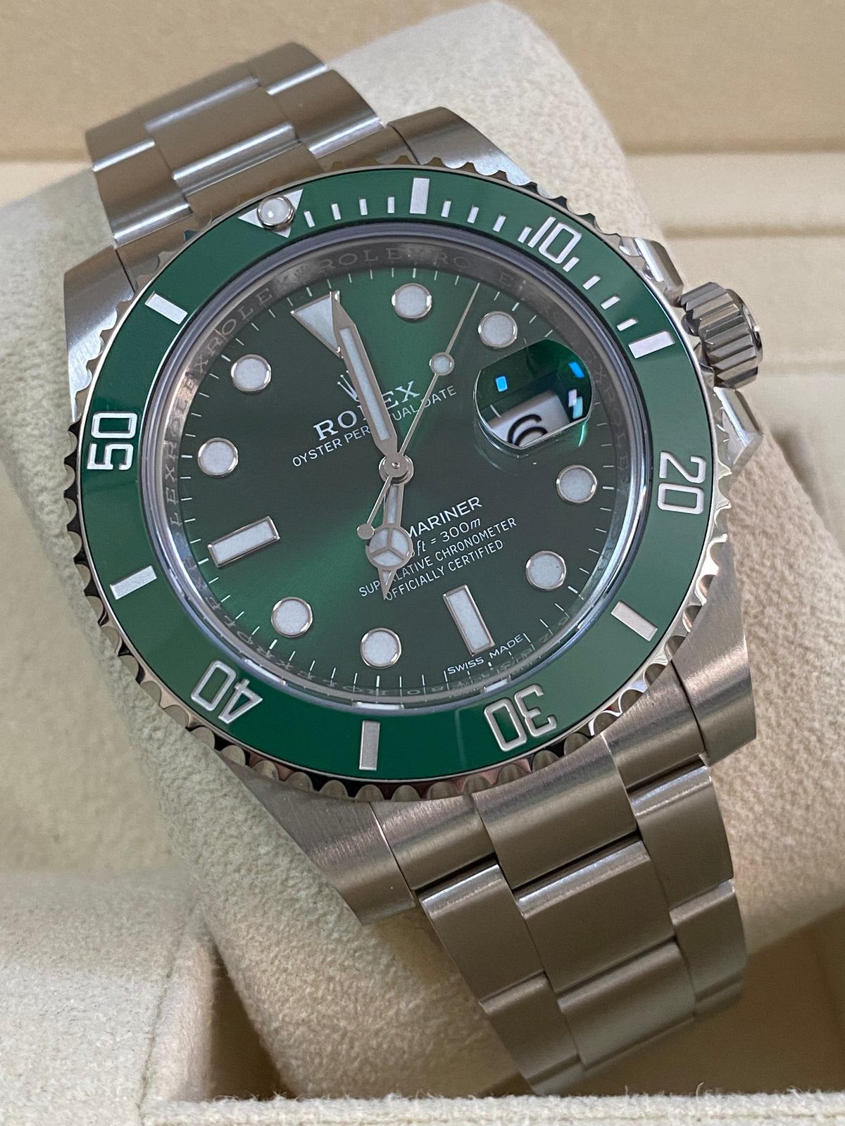 Rolex Steel Submariner Date - 2020 - "Hulk" - Green Dial - 116610LV New Style Card *FULL SET*