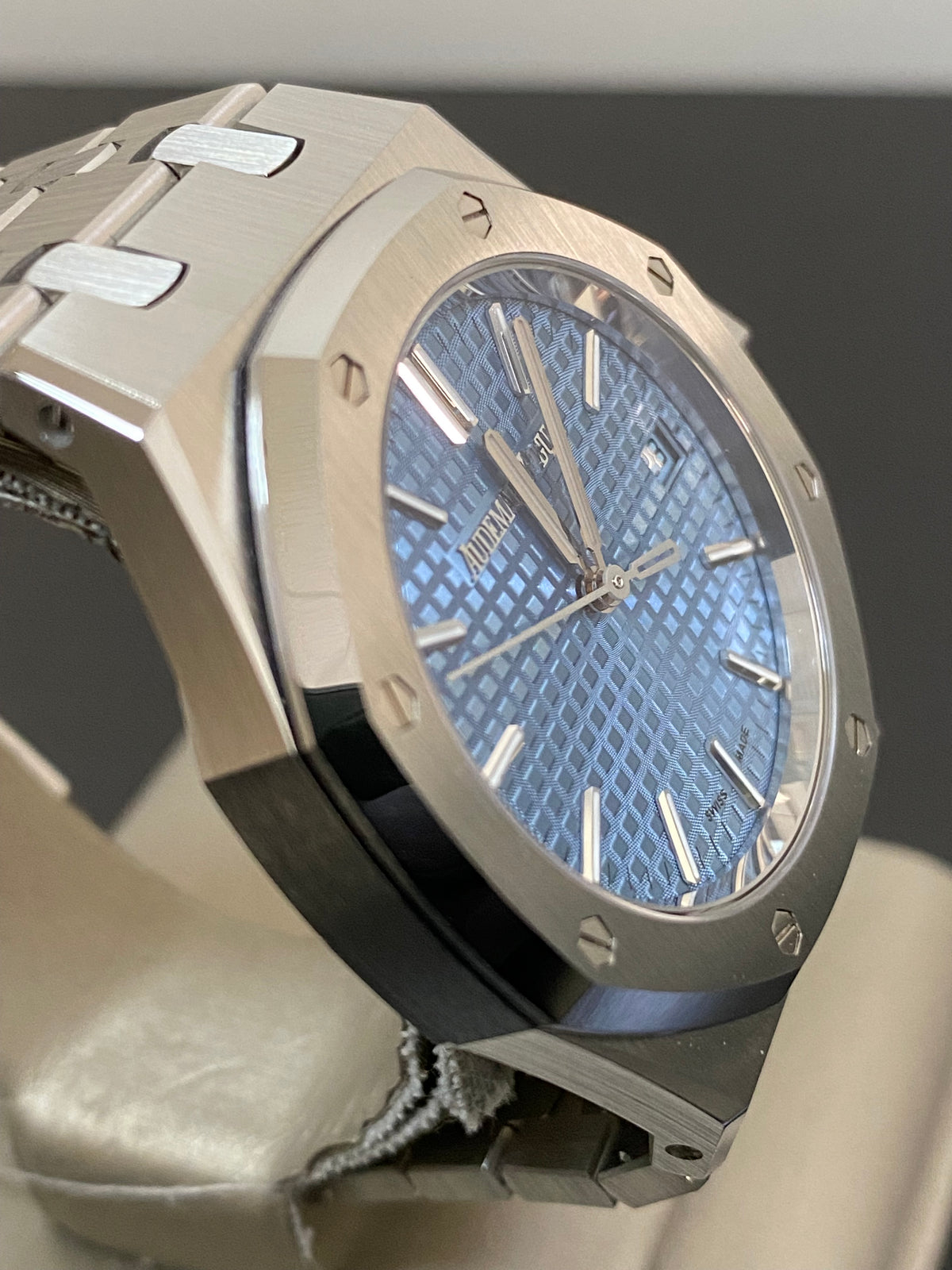 Audemars Piguet Royal Oak Selfwinding - 2024 - Stinless Steel - Ice Blue Dial - 15550ST