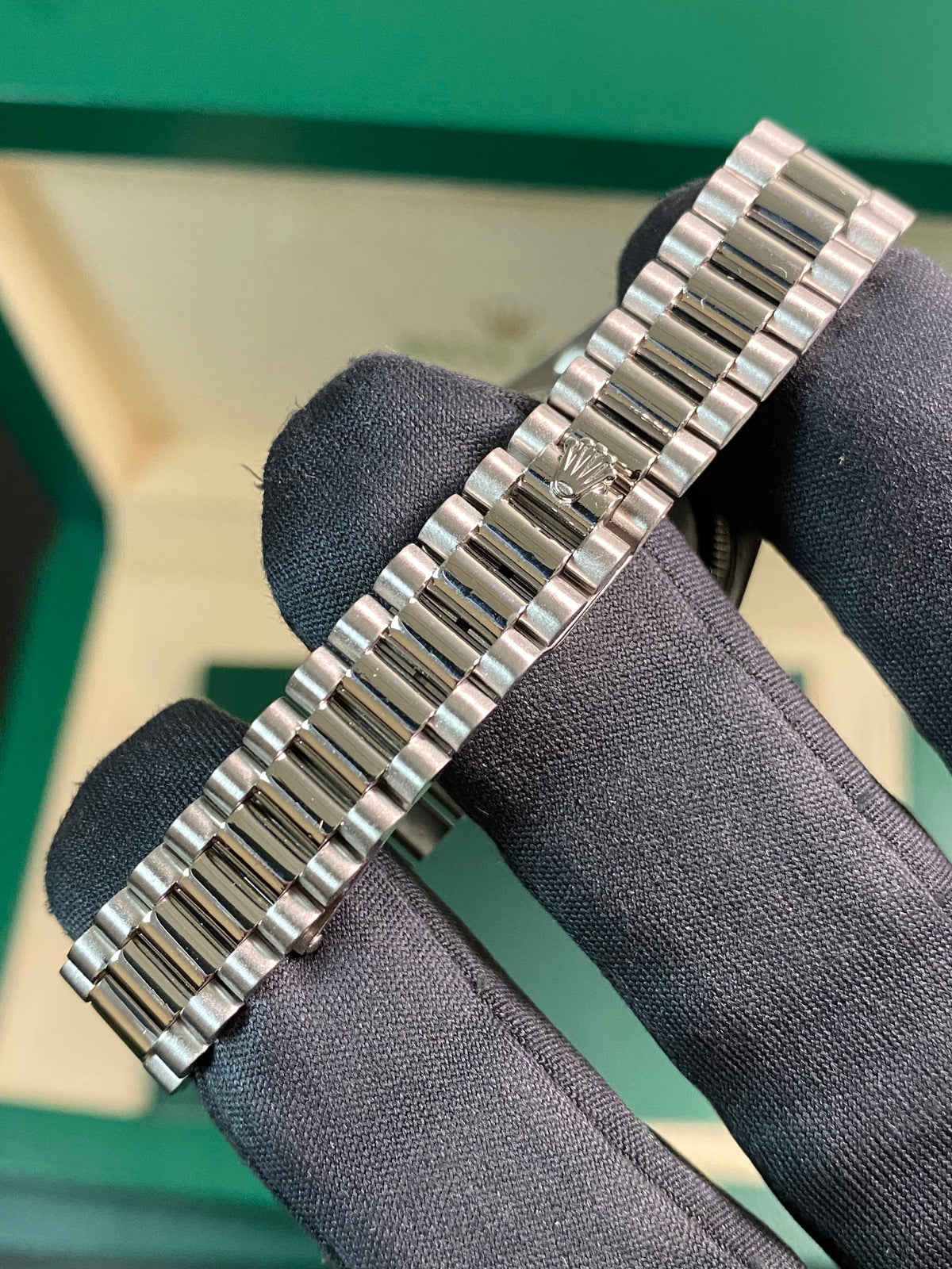 Rolex Platinum Lady-Datejust 26 - L serial - Diamond Bezel - Silver Diamond Dial - President Bracelet - 69136