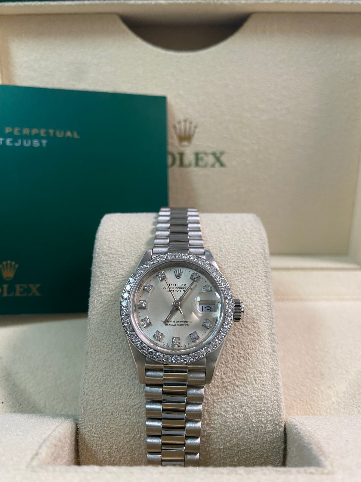 Rolex Platinum Lady-Datejust 26 - L serial - Diamond Bezel - Silver Diamond Dial - President Bracelet - 69136