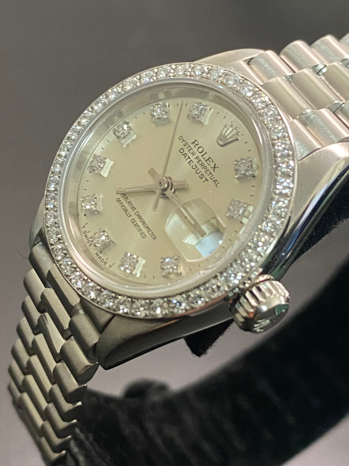 Rolex Platinum Lady-Datejust 26 - L serial - Diamond Bezel - Silver Diamond Dial - President Bracelet - 69136