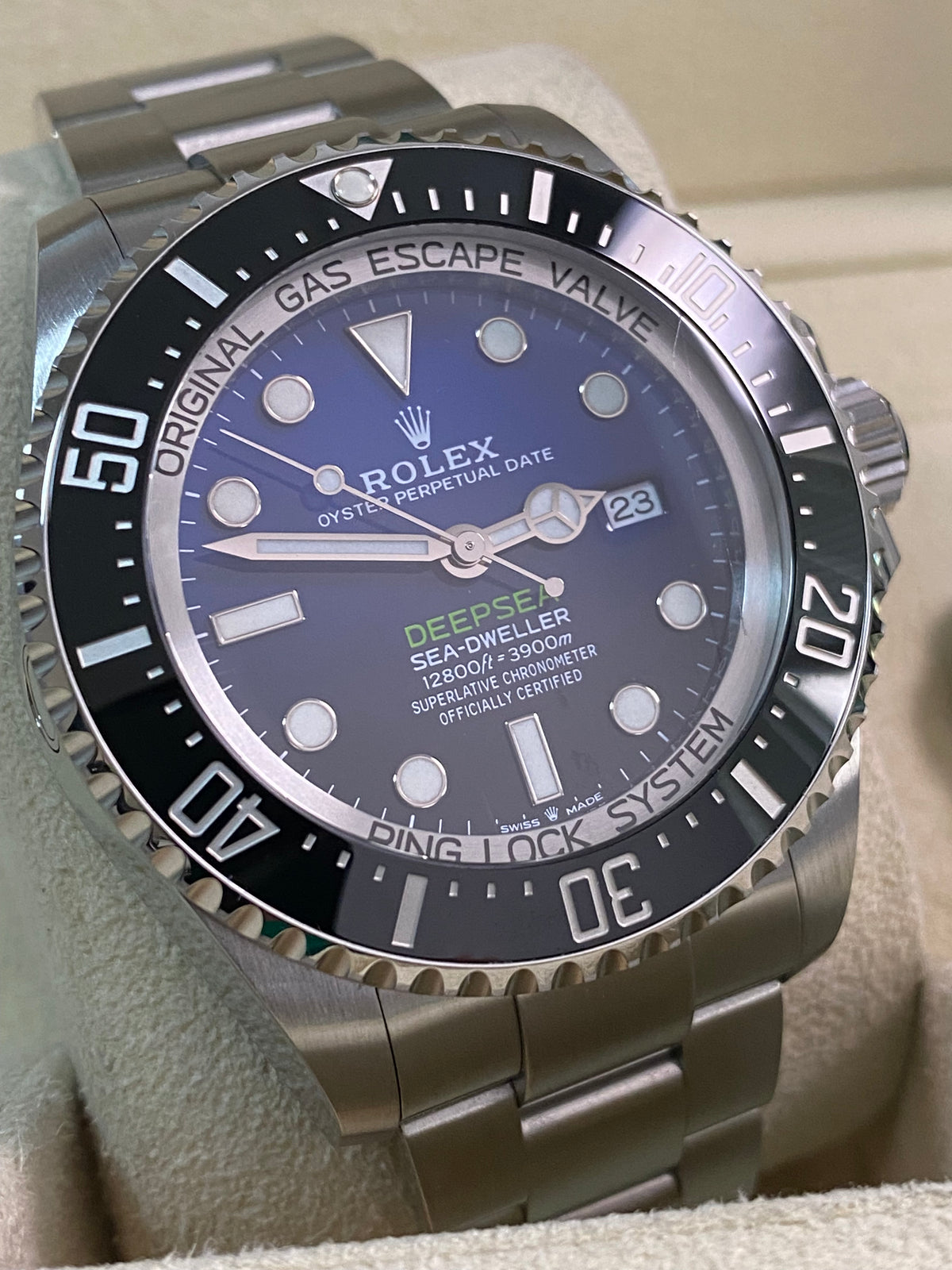 Rolex Sea-Dweller Deepsea 44 - 2020 - D-Blue "James Cameron" - 126660 *FULL SET*