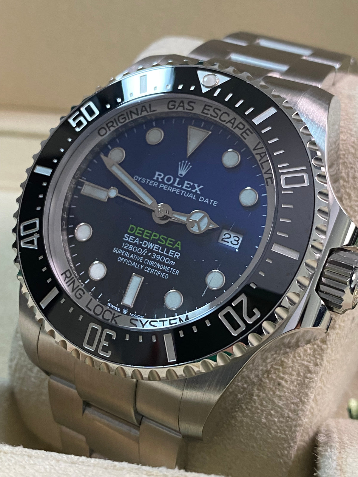 Rolex Sea-Dweller Deepsea 44 - 2020 - D-Blue "James Cameron" - 126660 *FULL SET*