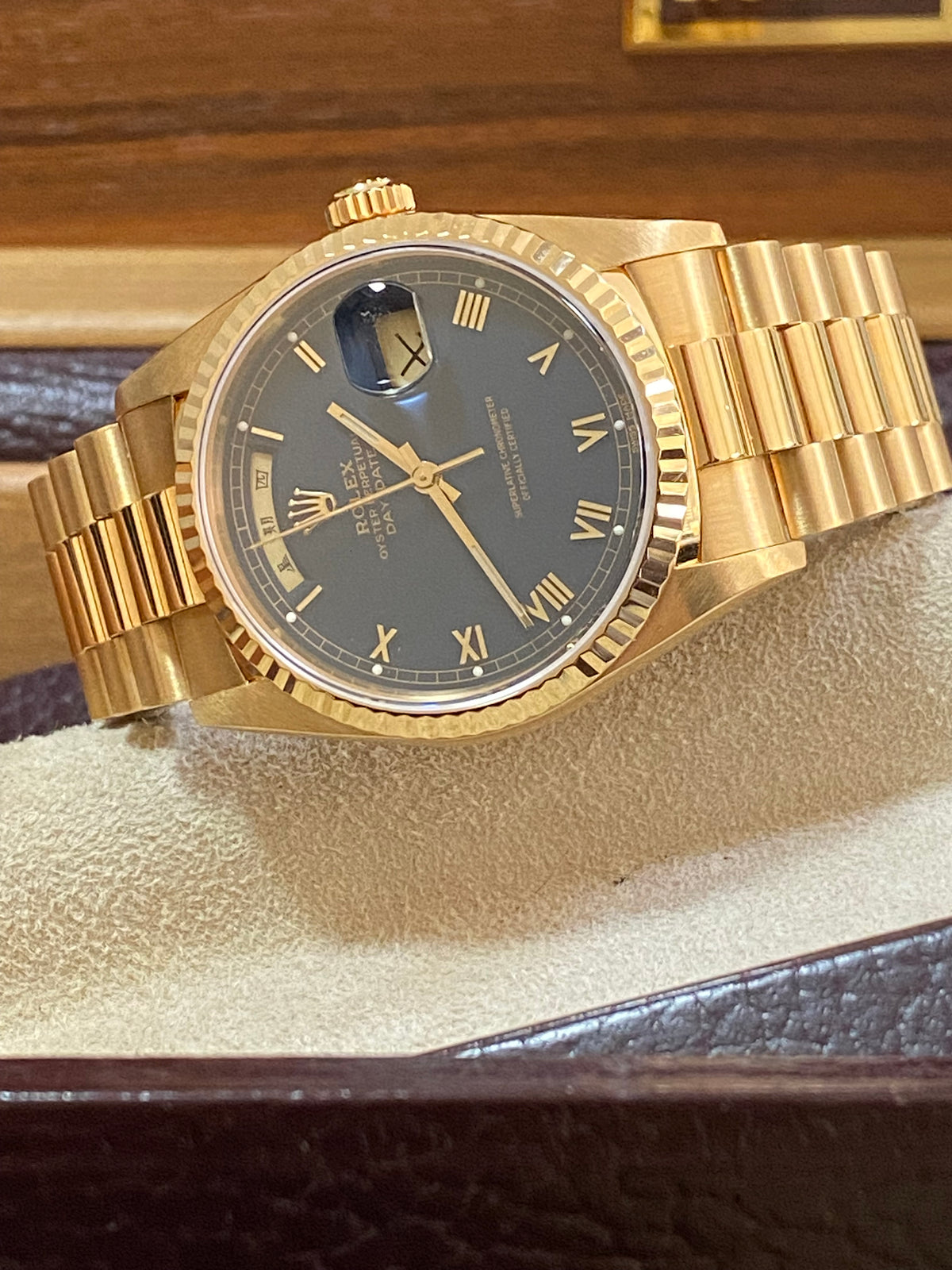 Rolex Yellow Gold Day-Date 36 - 1994 - Fluted Bezel - Blue Roman Dial - Mandarin Day&Date - President Bracelet - 18238