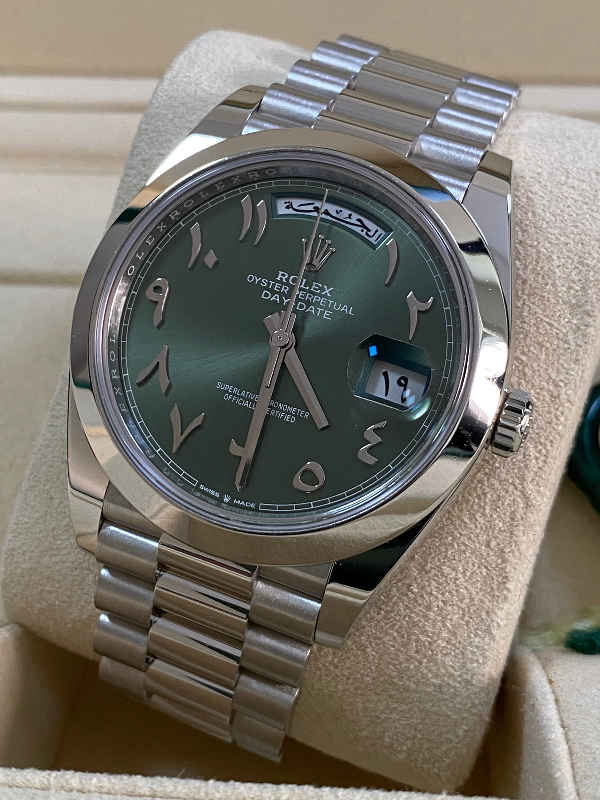 Rolex Platinum Day-Date 40 - Smooth Bezel - Olive Green Arabic Language Dial - President Bracelet - 228206