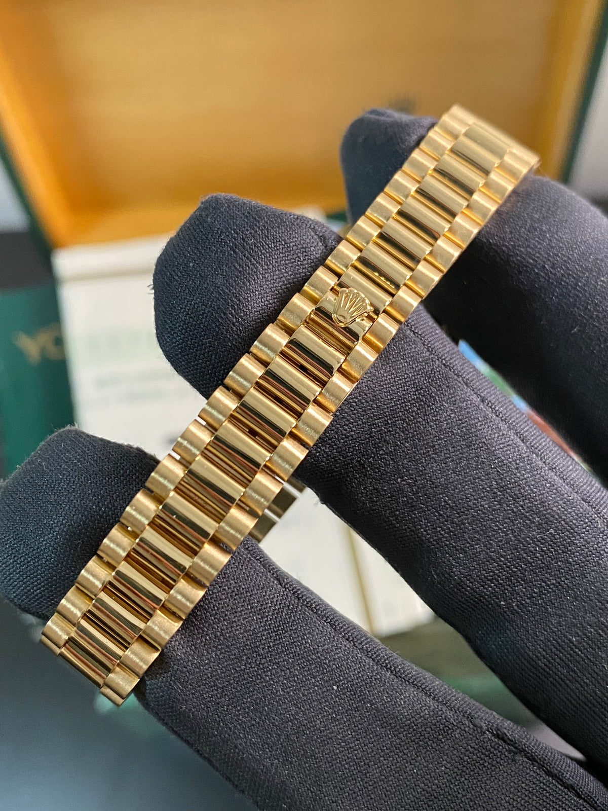 Rolex Yellow Gold Lady-Datejust - W serial - Fluted Bezel - Anniversary Diamond Dial - President Bracelet - 69178 *FULL SET*