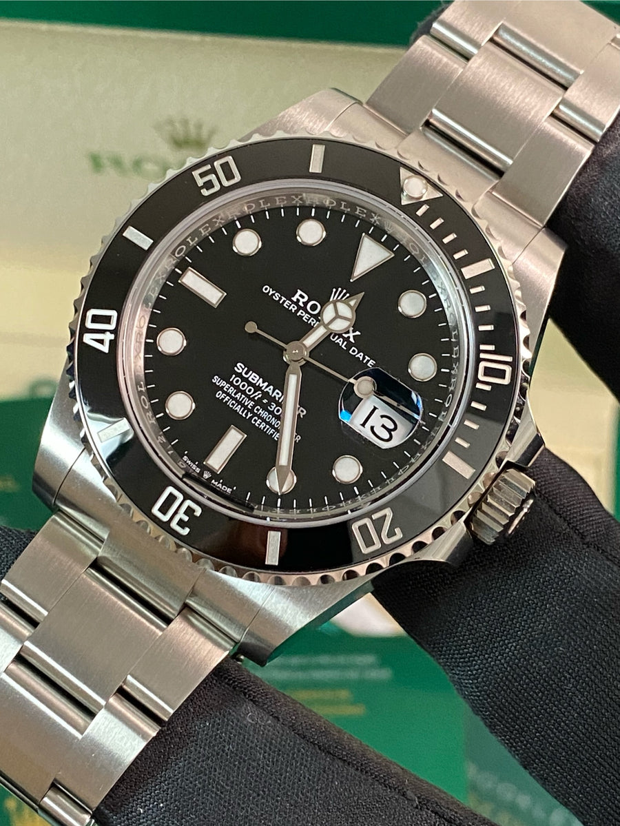 Rolex Steel Submariner Date - 2024 - Black Bezel - Black Dial - Oyster Bracelet - 126610LN *FULL SET* (Copy)