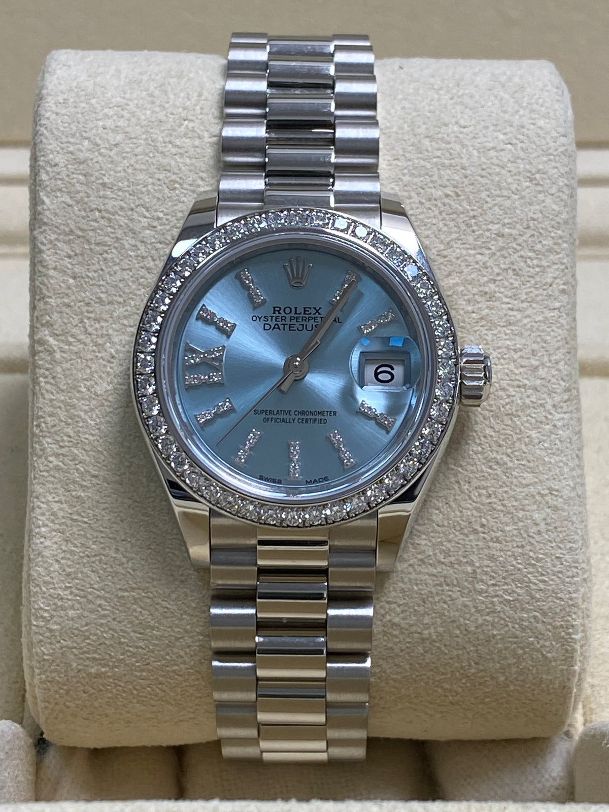 Rolex Platinum Lady-Datejust 28 - 2018 - 44 Diamond Bezel - Ice Blue Diamond Dial - President Bracelet - 279136RBR