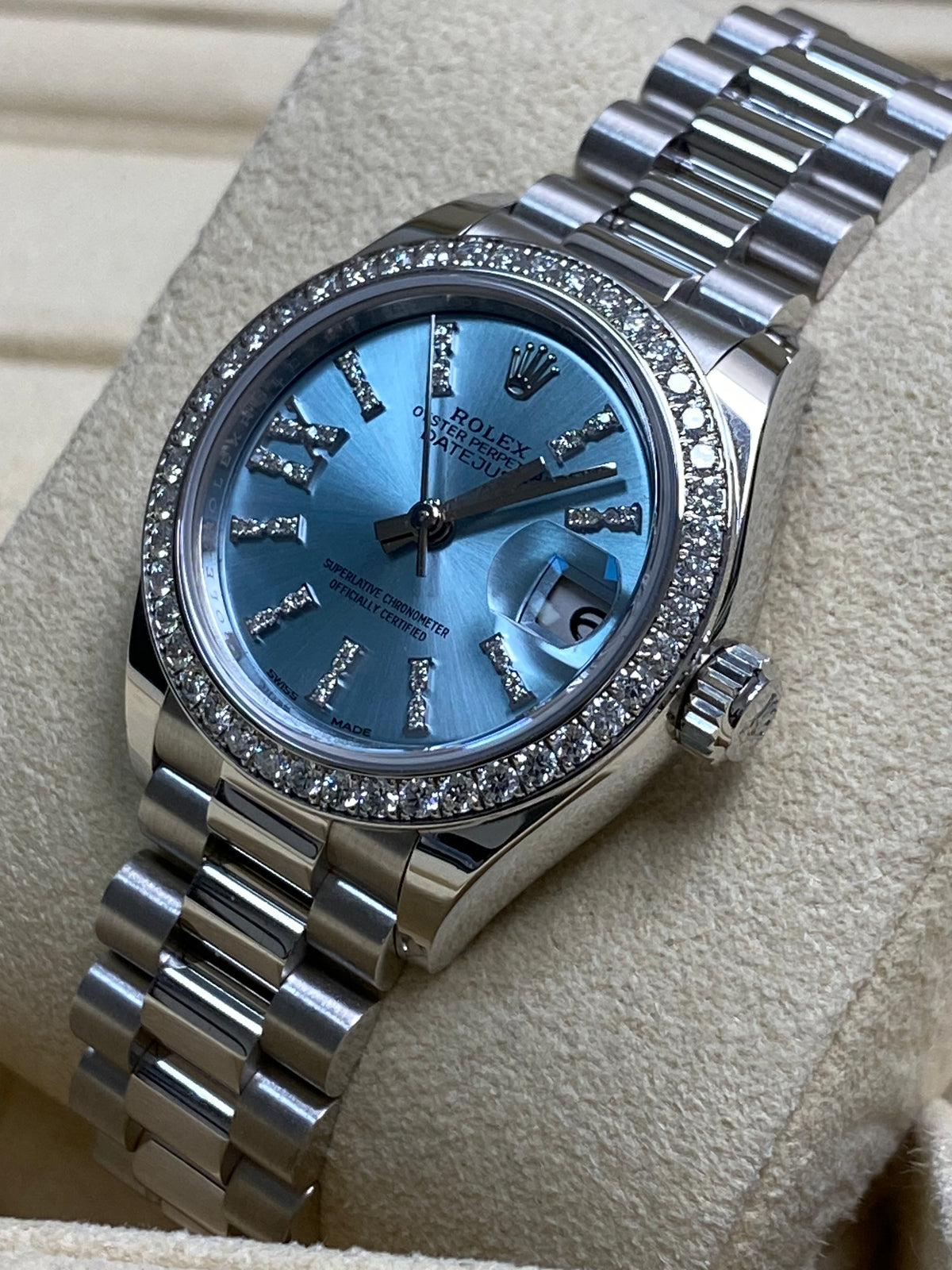 Rolex Platinum Lady-Datejust 28 - 2018 - 44 Diamond Bezel - Ice Blue Diamond Dial - President Bracelet - 279136RBR