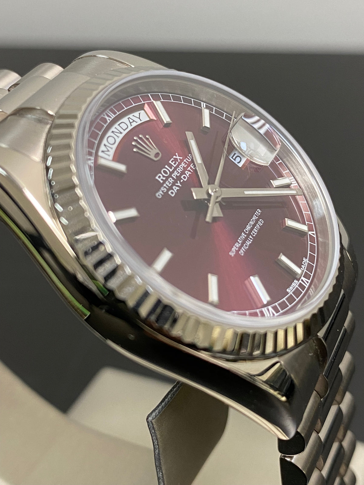 Rolex White Gold Day-Date 36 - D serial - Fluted Bezel - Cherry Dial - President Bracelet - 118239