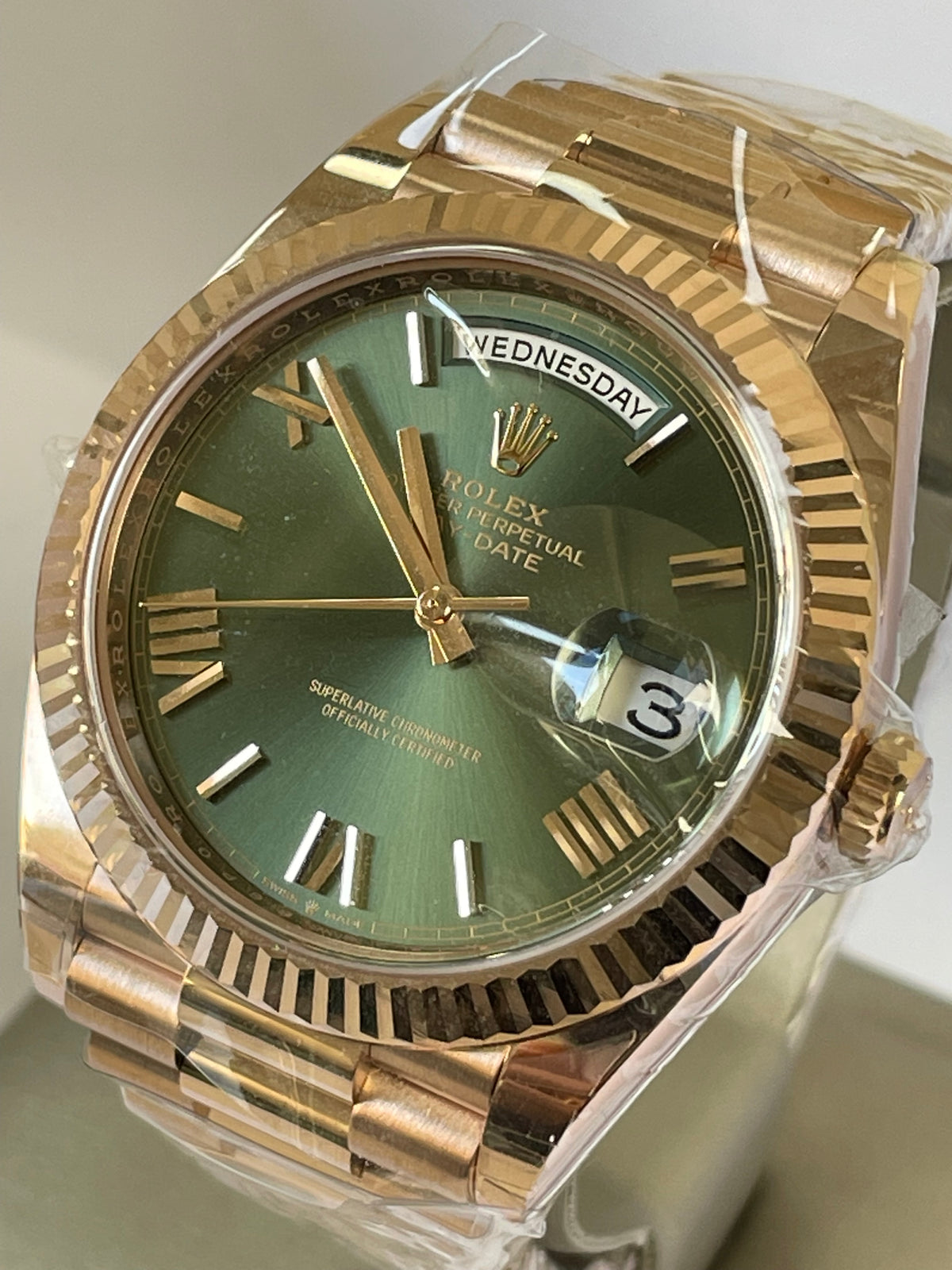 Rolex Everose Gold Day-Date 40 - 2023 - Fluted Bezel - Olive Green Roman Dial - President Bracelet - 228235