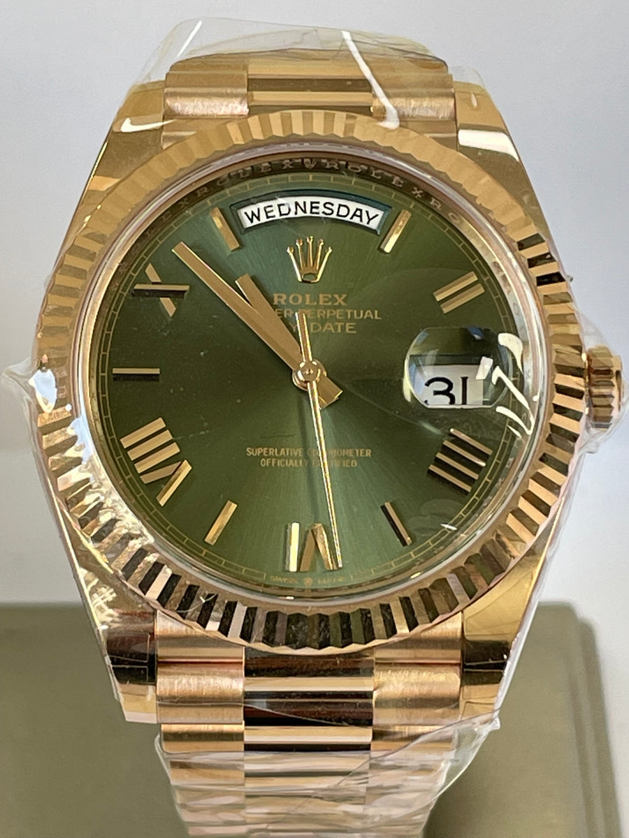 Rolex Everose Gold Day-Date 40 - 2023 - Fluted Bezel - Olive Green Roman Dial - President Bracelet - 228235