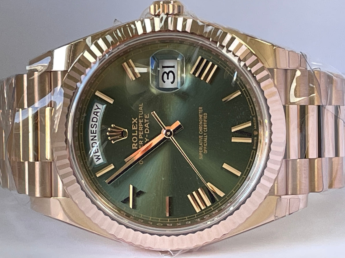 Rolex Everose Gold Day-Date 40 - 2023 - Fluted Bezel - Olive Green Roman Dial - President Bracelet - 228235