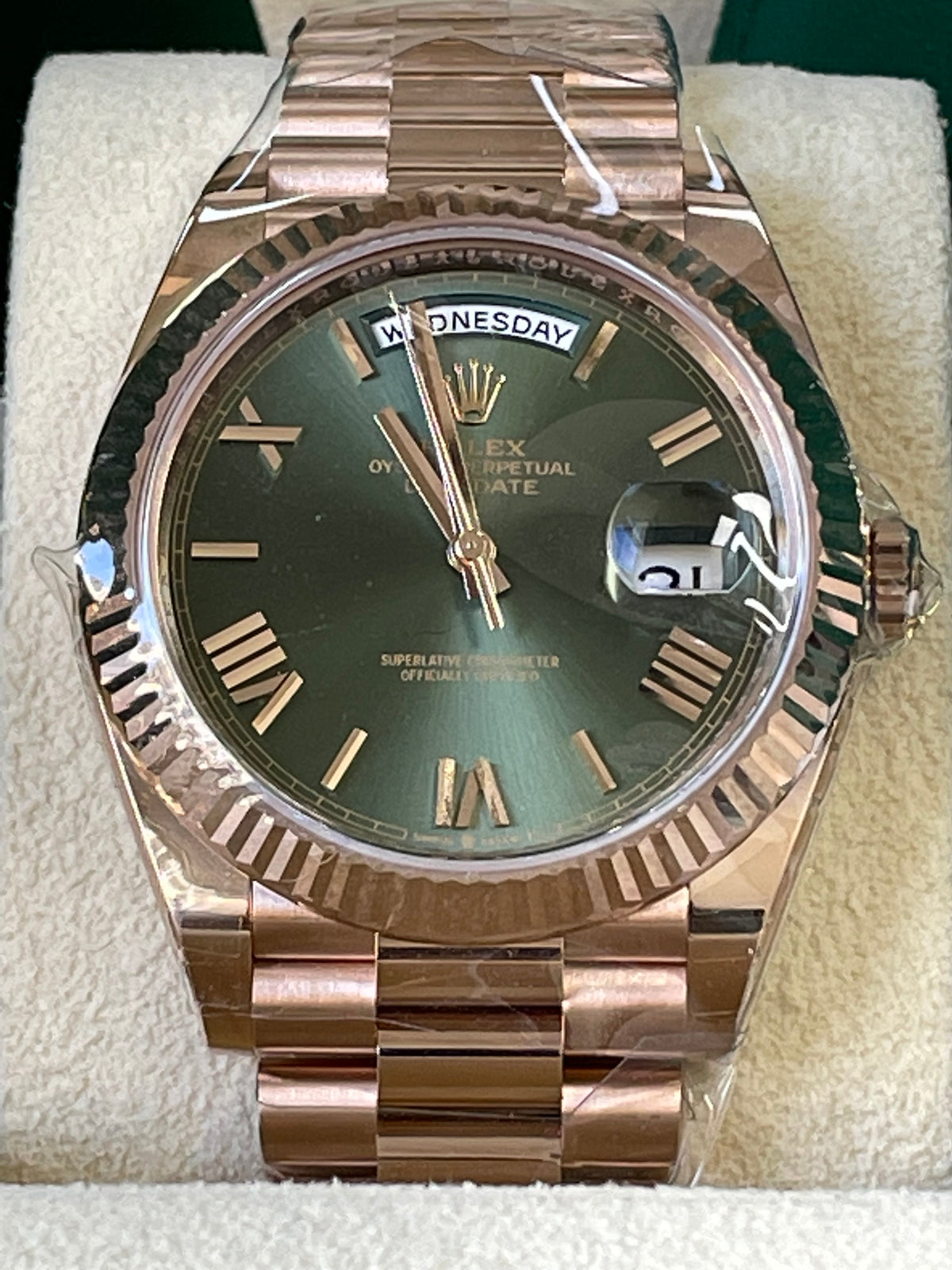 Rolex Everose Gold Day-Date 40 - 2023 - Fluted Bezel - Olive Green Roman Dial - President Bracelet - 228235