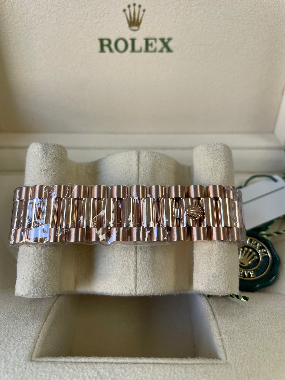 Rolex Everose Gold Day-Date 40 - 2023 - Fluted Bezel - Olive Green Roman Dial - President Bracelet - 228235