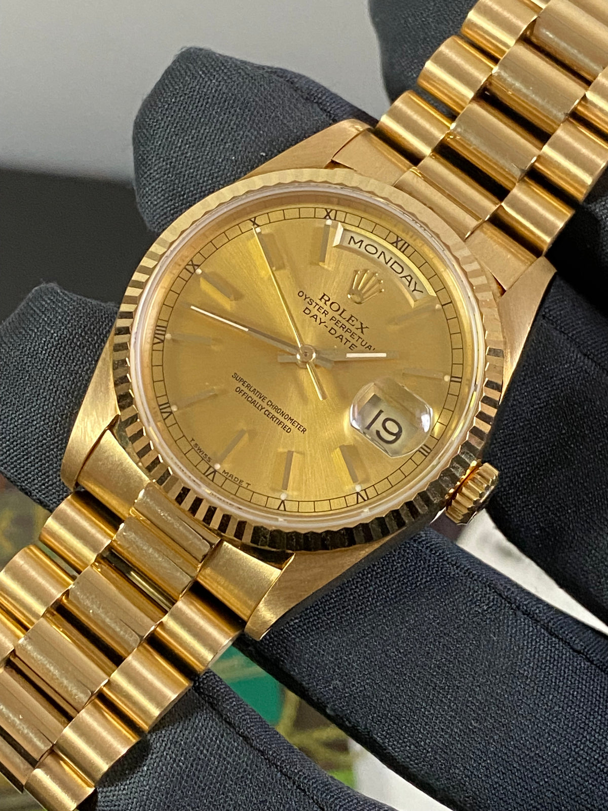 Rolex Yellow Gold Day-Date 36 - E serial - Fluted Bezel - Champagne Index Dial - President Bracelet - 18238 UNPOLISHED