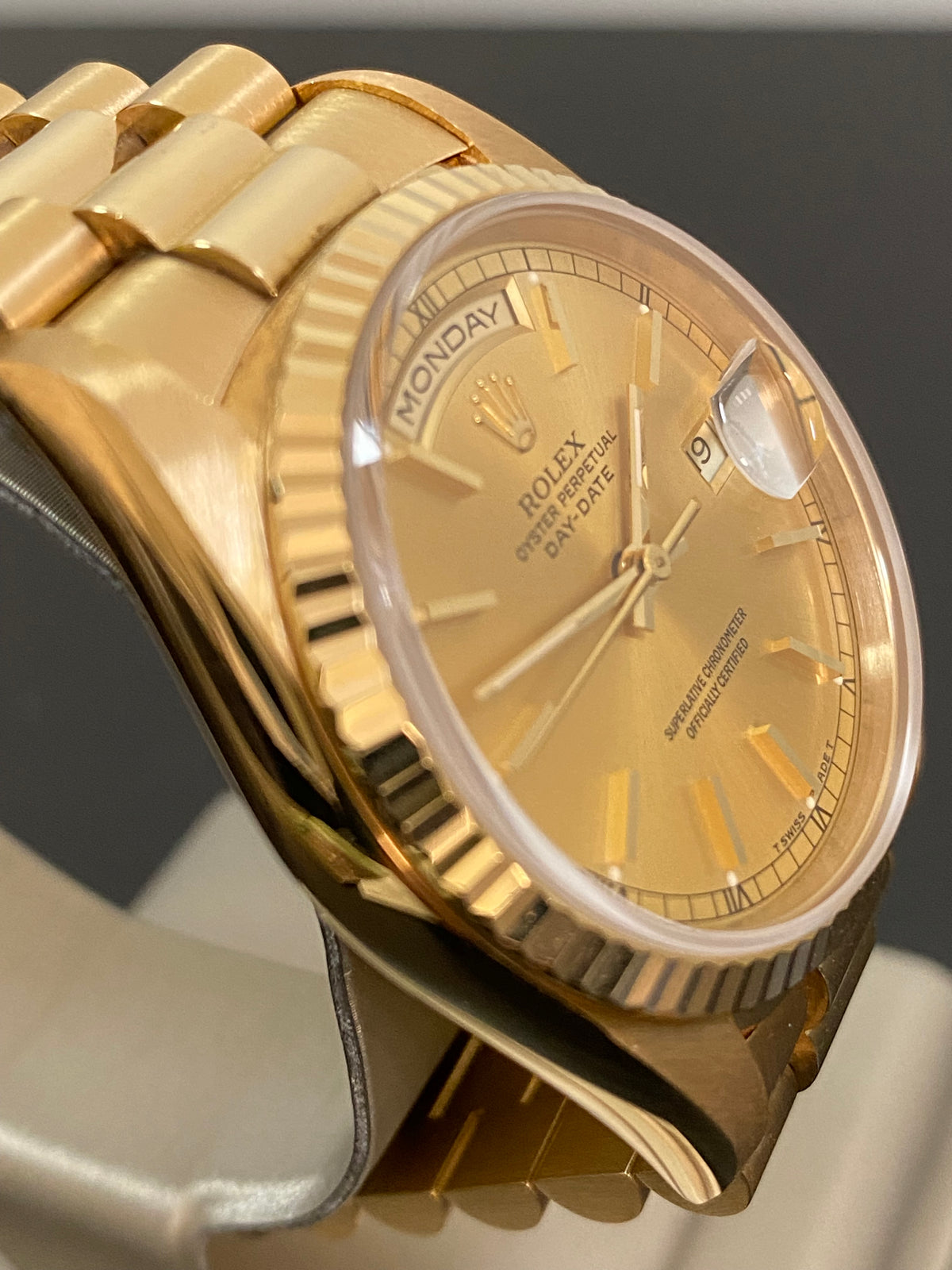 Rolex Yellow Gold Day-Date 36 - E serial - Fluted Bezel - Champagne Index Dial - President Bracelet - 18238 UNPOLISHED