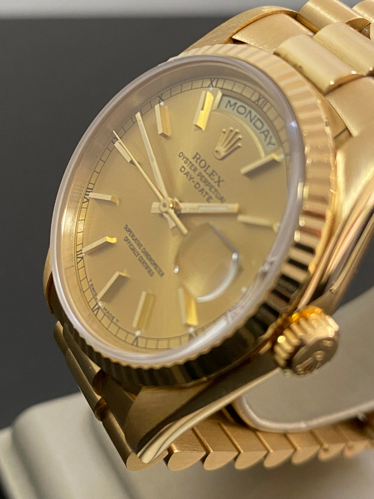 Rolex Yellow Gold Day-Date 36 - E serial - Fluted Bezel - Champagne Index Dial - President Bracelet - 18238 UNPOLISHED