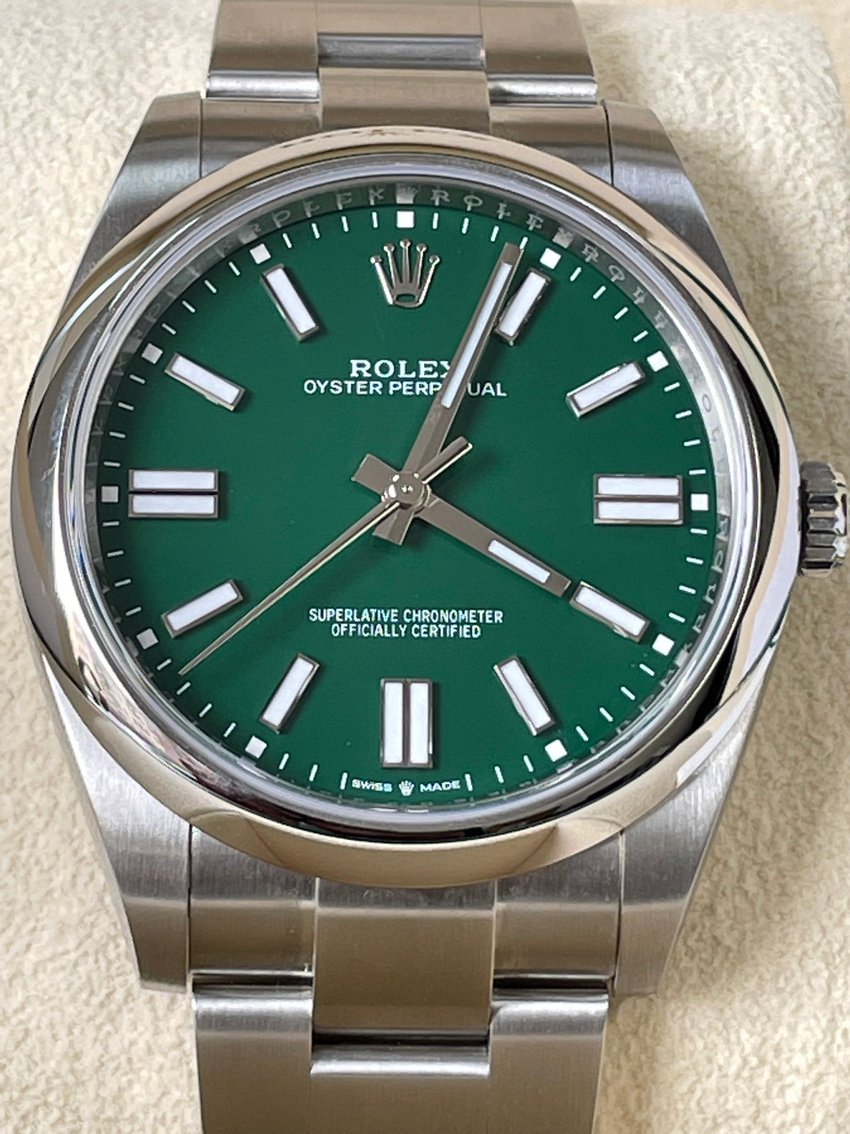 Rolex Oyster Perpetual 41 - 2023 - Domed Bezel - Green Index Dial - Oyster Bracelet - 124300