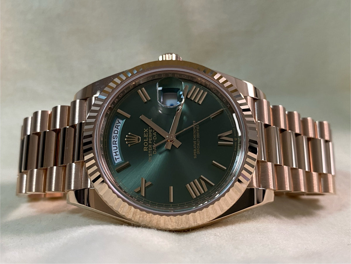 Rolex Everose Gold Day-Date 40 - 2024 - Fluted Bezel - Olive Green Roman Dial - President Bracelet - 228235 *FULL SET*