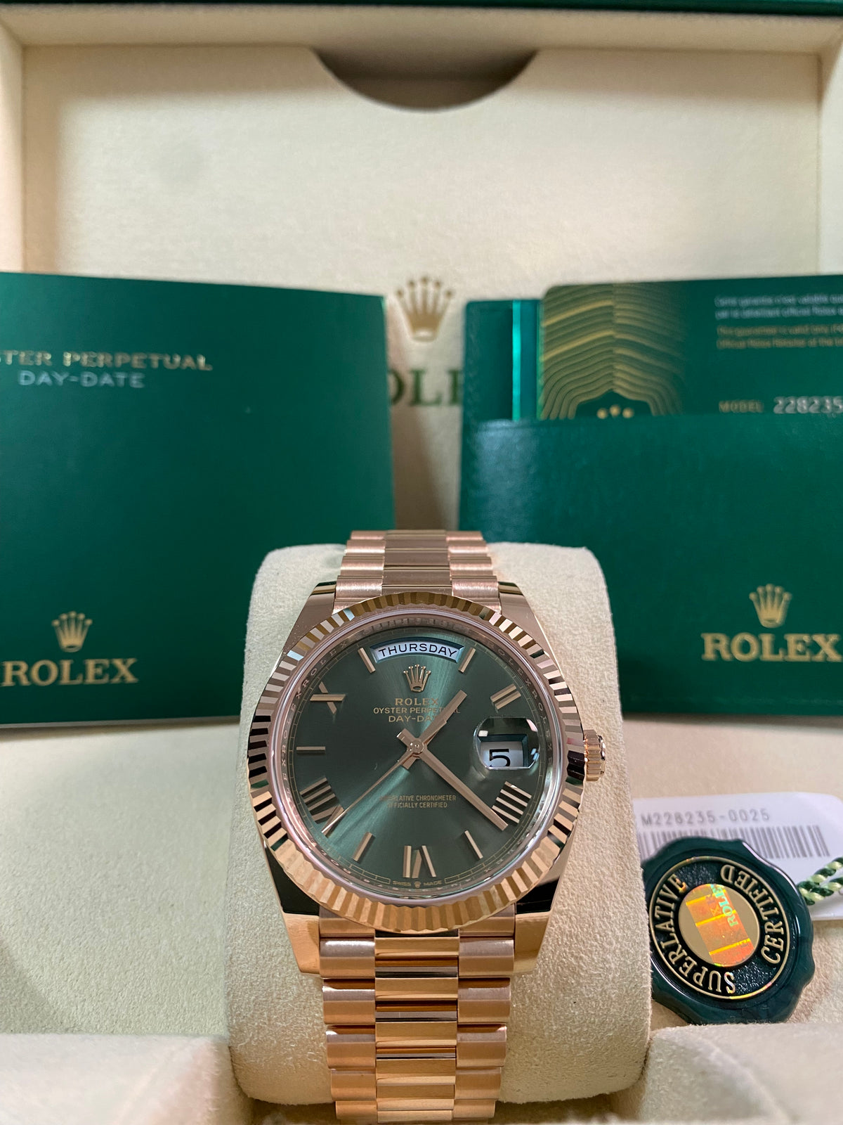 Rolex Everose Gold Day-Date 40 - 2024 - Fluted Bezel - Olive Green Roman Dial - President Bracelet - 228235 *FULL SET*