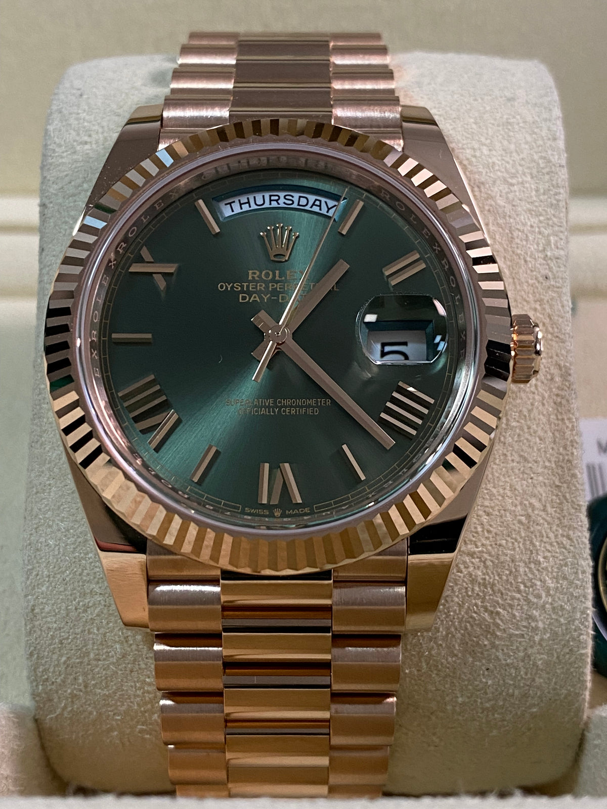 Rolex Everose Gold Day-Date 40 - 2024 - Fluted Bezel - Olive Green Roman Dial - President Bracelet - 228235 *FULL SET*