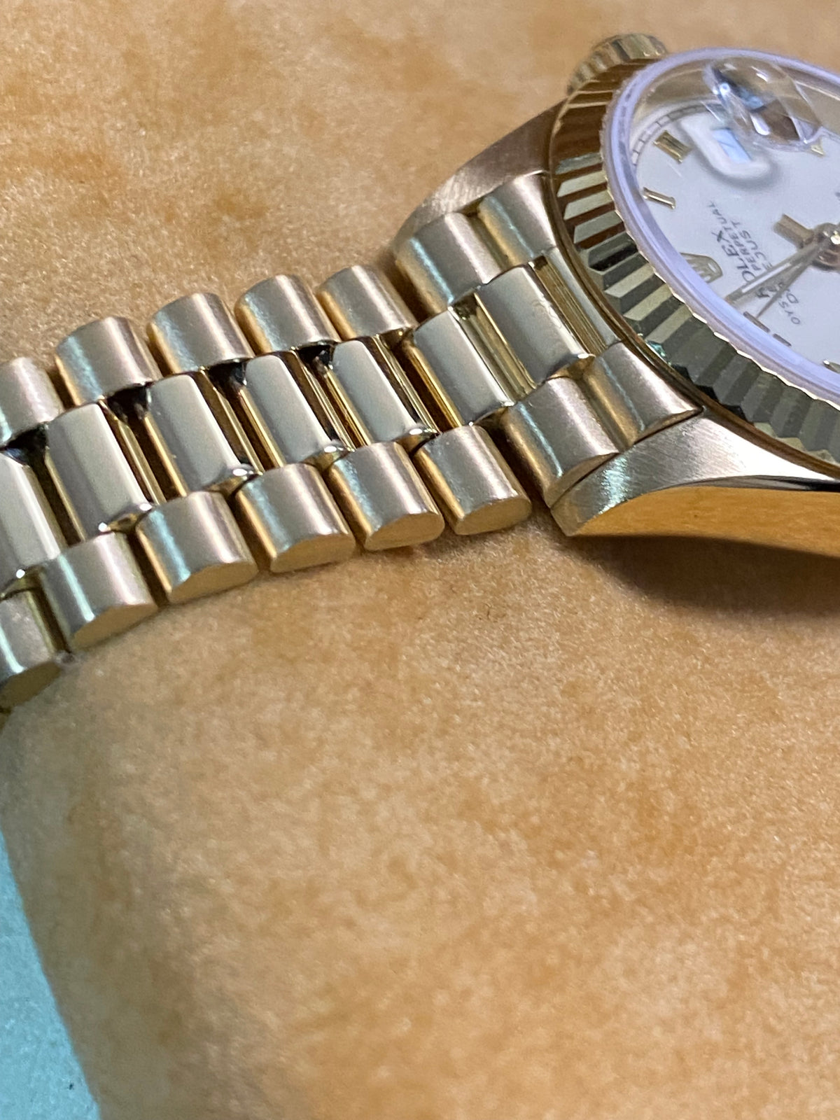 Rolex Yellow Gold Lady-Datejust - E serial - Fluted Bezel - Cream/White Dial - President Bracelet - 69178 *FULL SET*