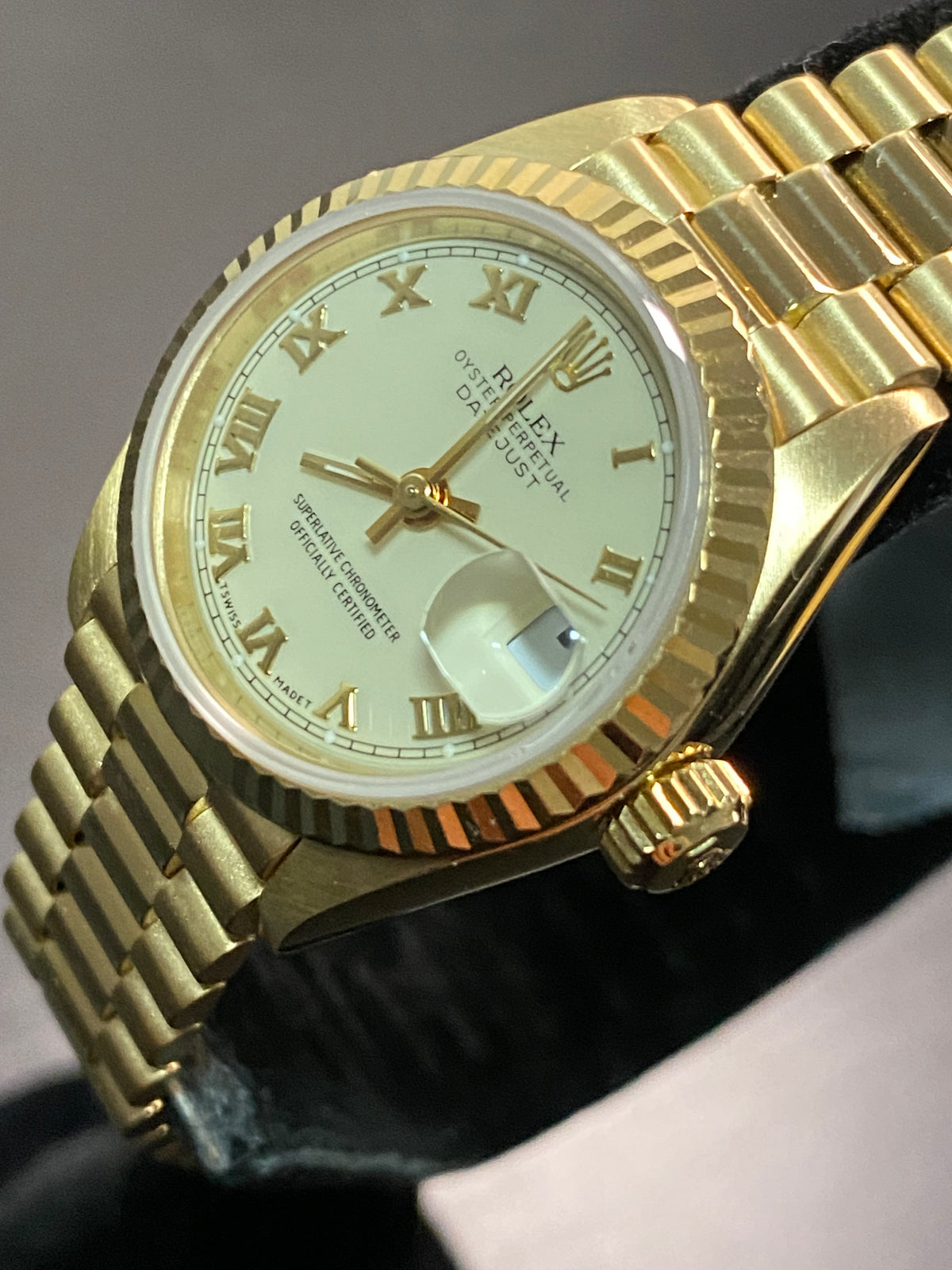 Rolex Yellow Gold Lady-Datejust - E serial - Fluted Bezel - Cream/White Dial - President Bracelet - 69178 *FULL SET*