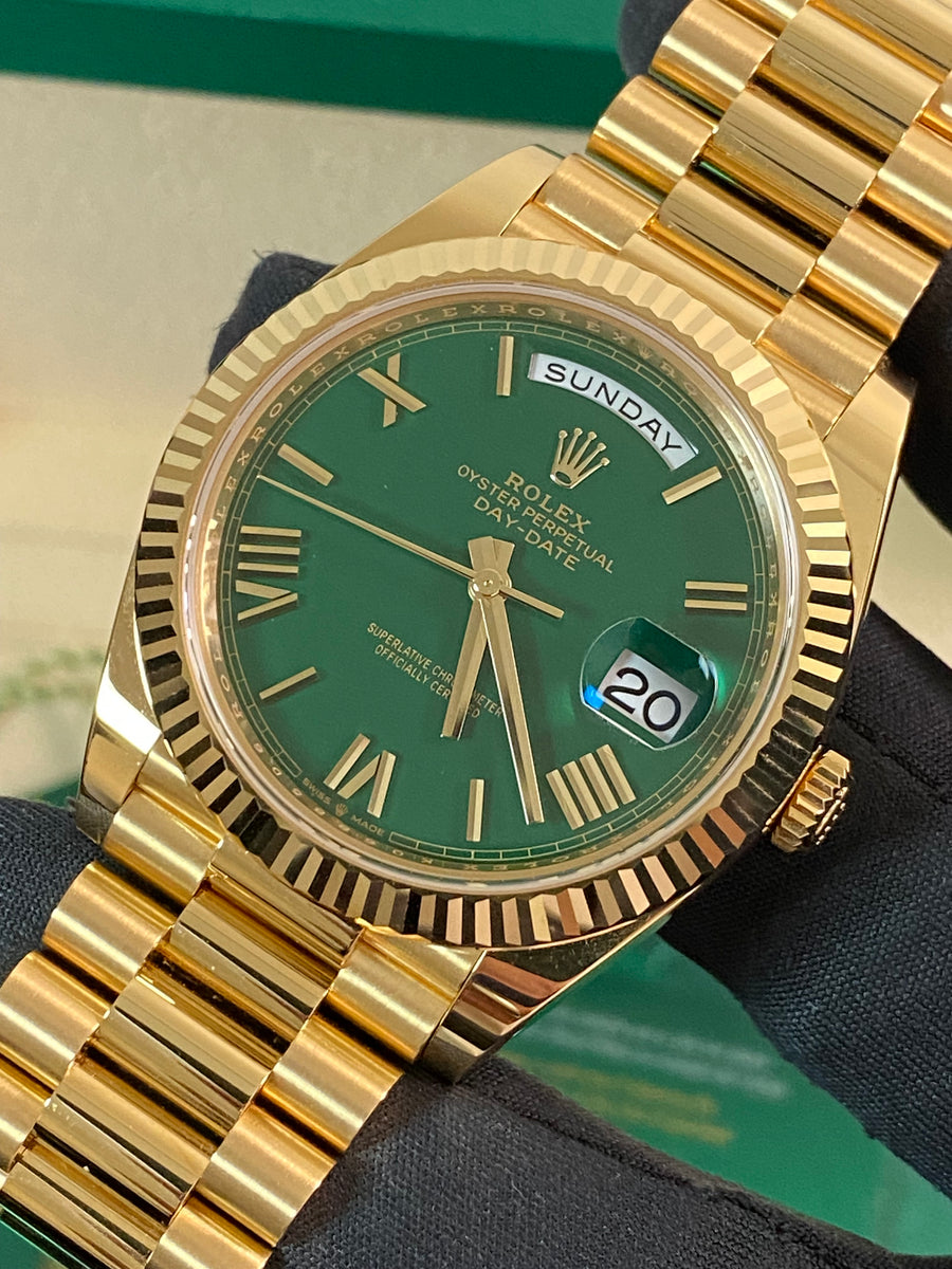 Rolex Yellow Gold Day-Date 40 - 2024 - Fluted Bezel - Green Roman Dial - President Bracelet - 228238 *FULL SET*